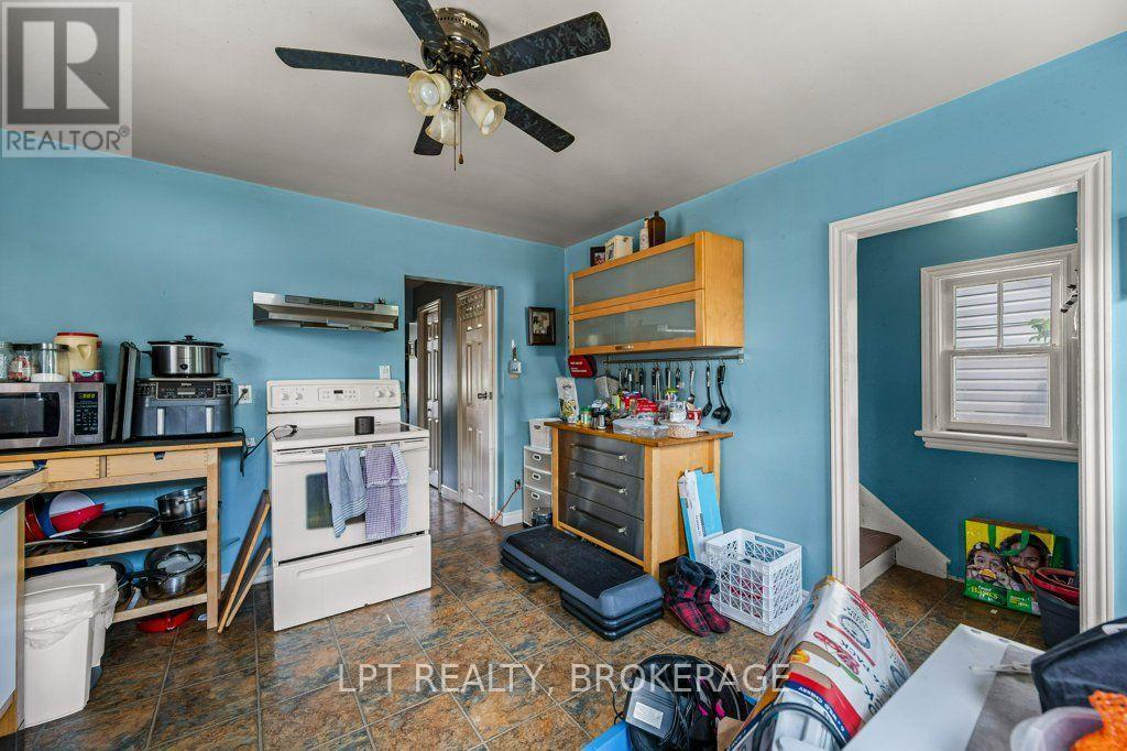 13 Kingscourt Avenue, Kingston (East Of Sir John A. Blvd), ON - Indoor
