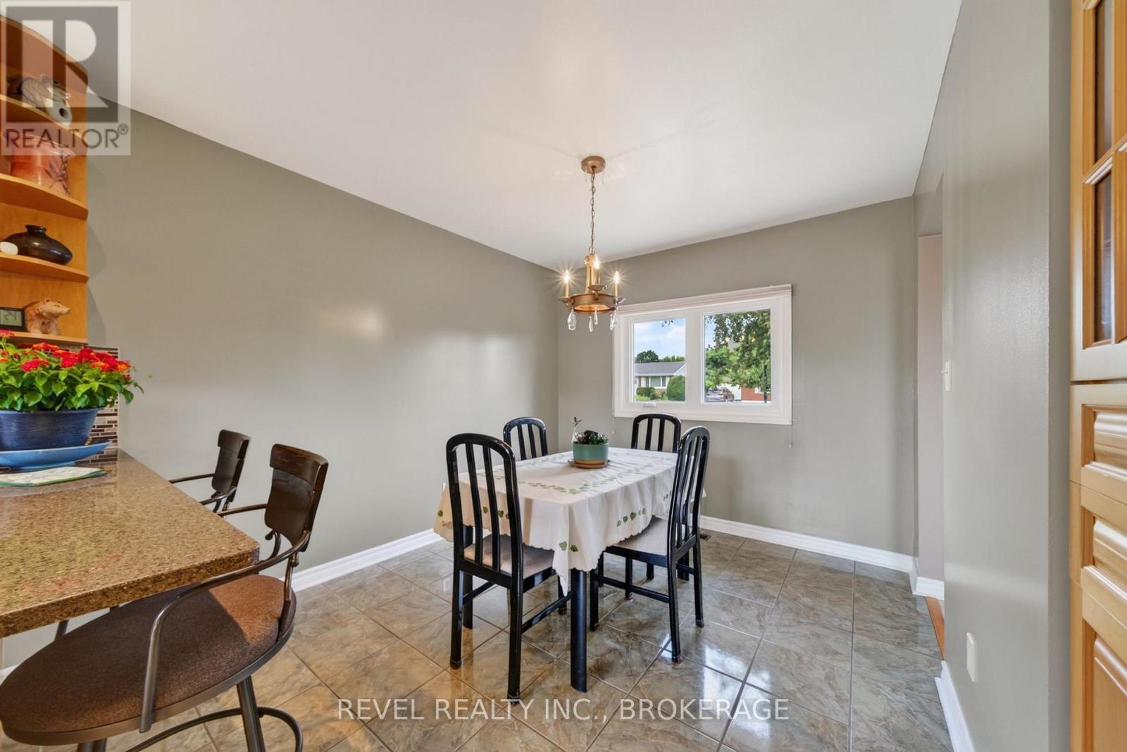 813 Camberley Crescent, Kingston (City Southwest), ON - Indoor Photo Showing Dining Room