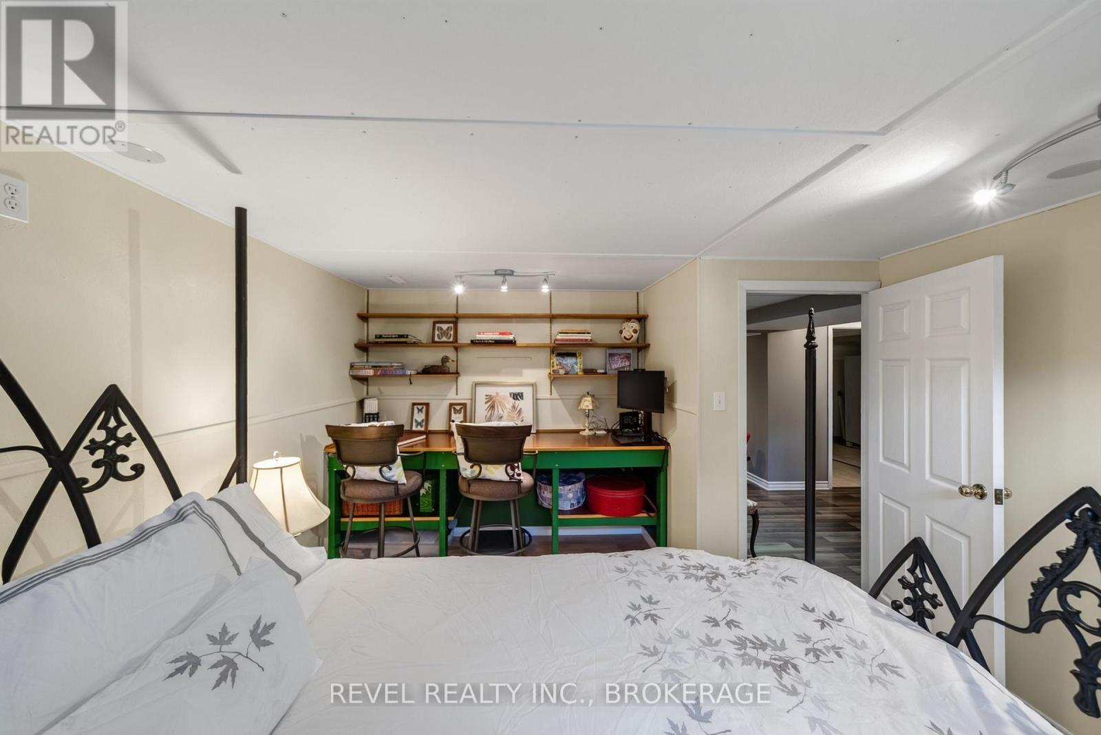 813 Camberley Crescent, Kingston (City Southwest), ON - Indoor Photo Showing Bedroom