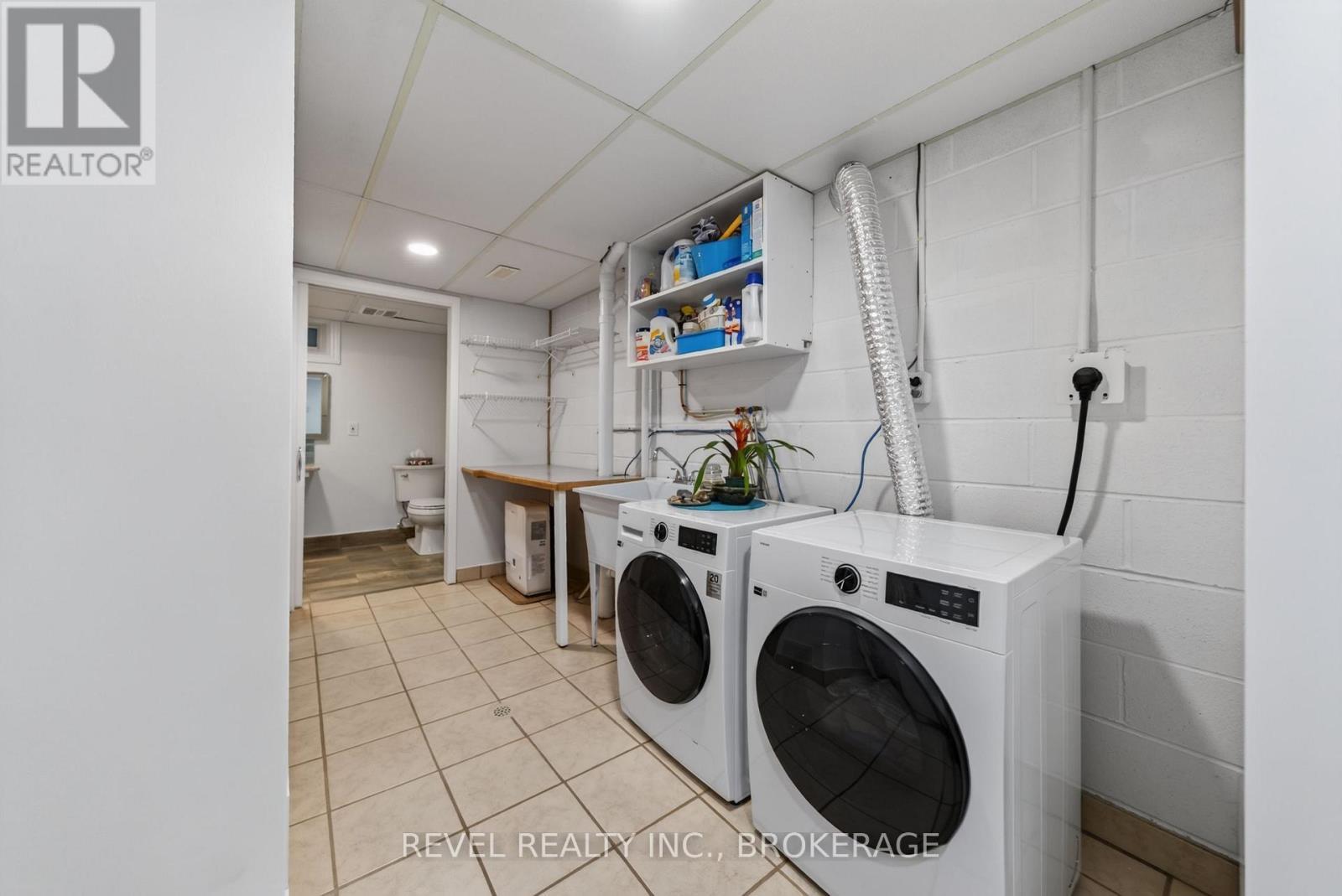 813 Camberley Crescent, Kingston (City Southwest), ON - Indoor Photo Showing Laundry Room