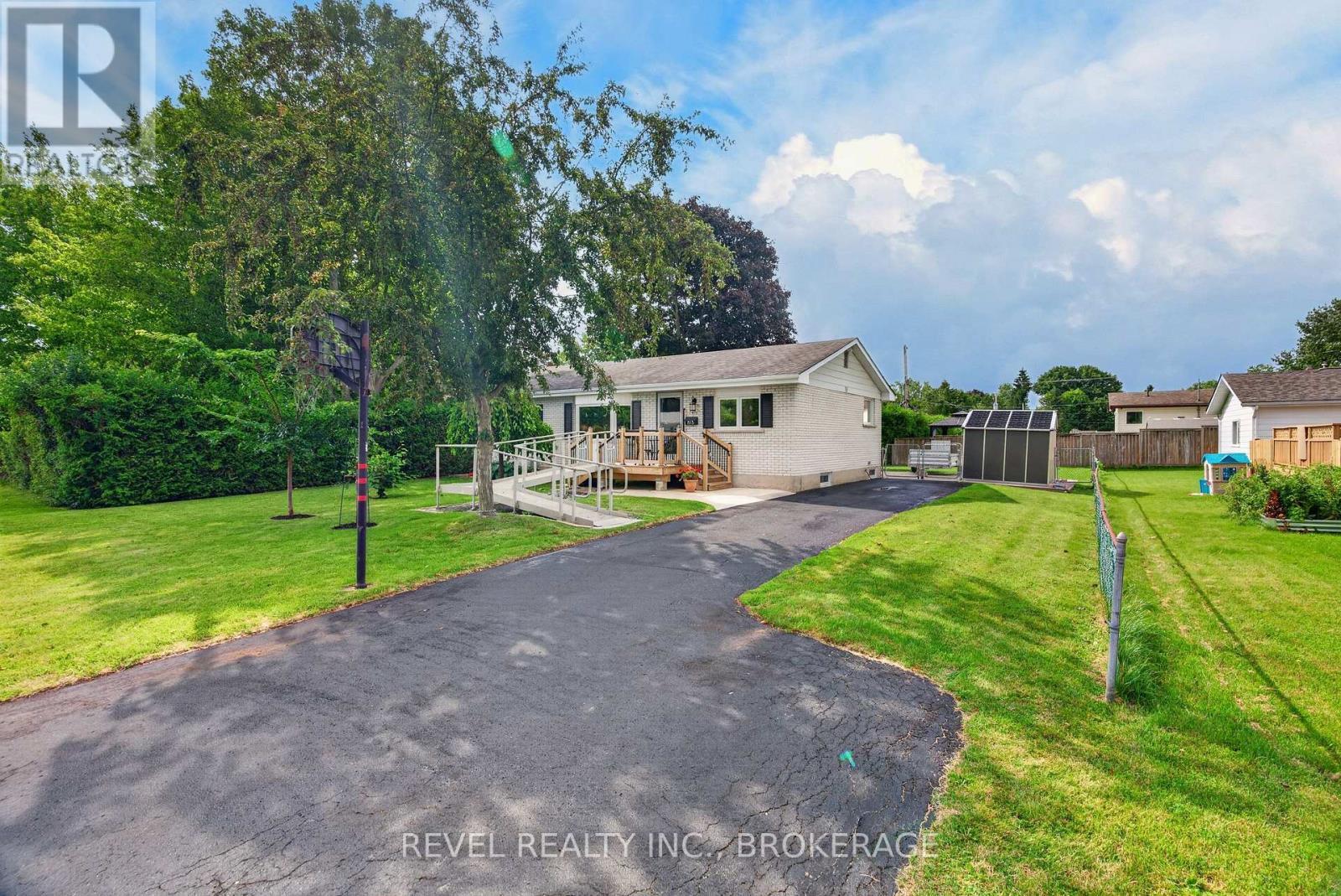 813 Camberley Crescent, Kingston (City Southwest), ON - Outdoor