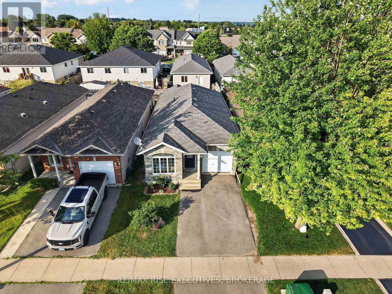 2030 Swanfield Street, Kingston (East Gardiners Rd), ON - Outdoor