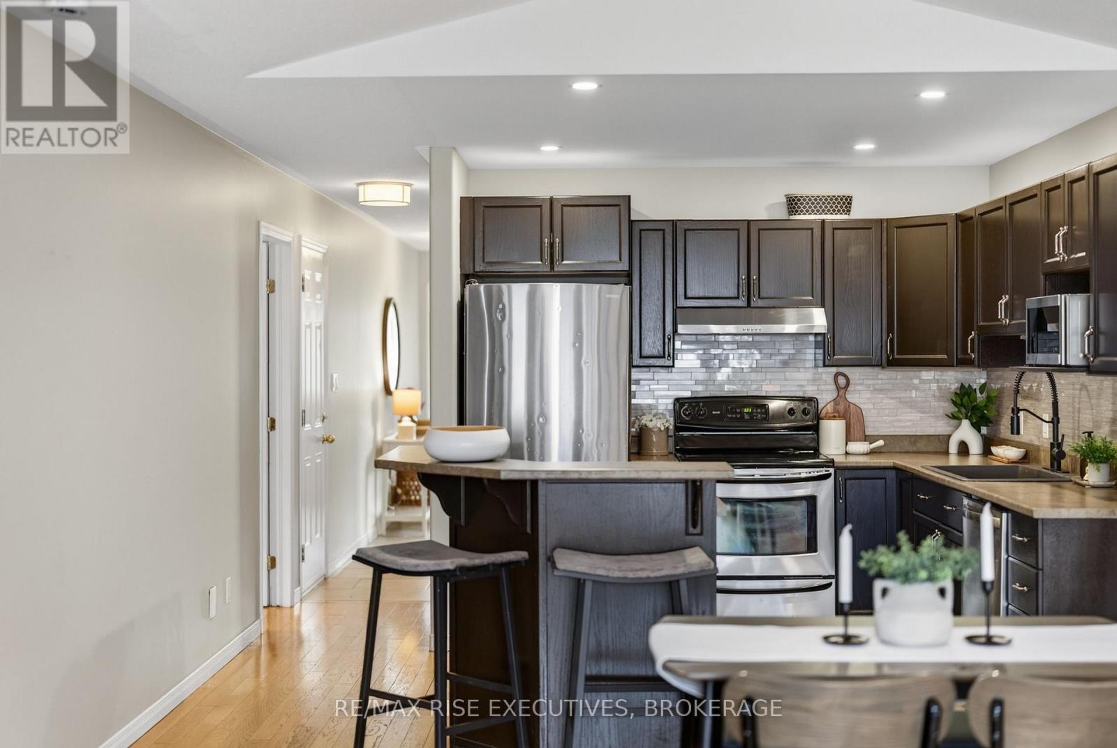2030 Swanfield Street, Kingston (East Gardiners Rd), ON - Indoor Photo Showing Kitchen