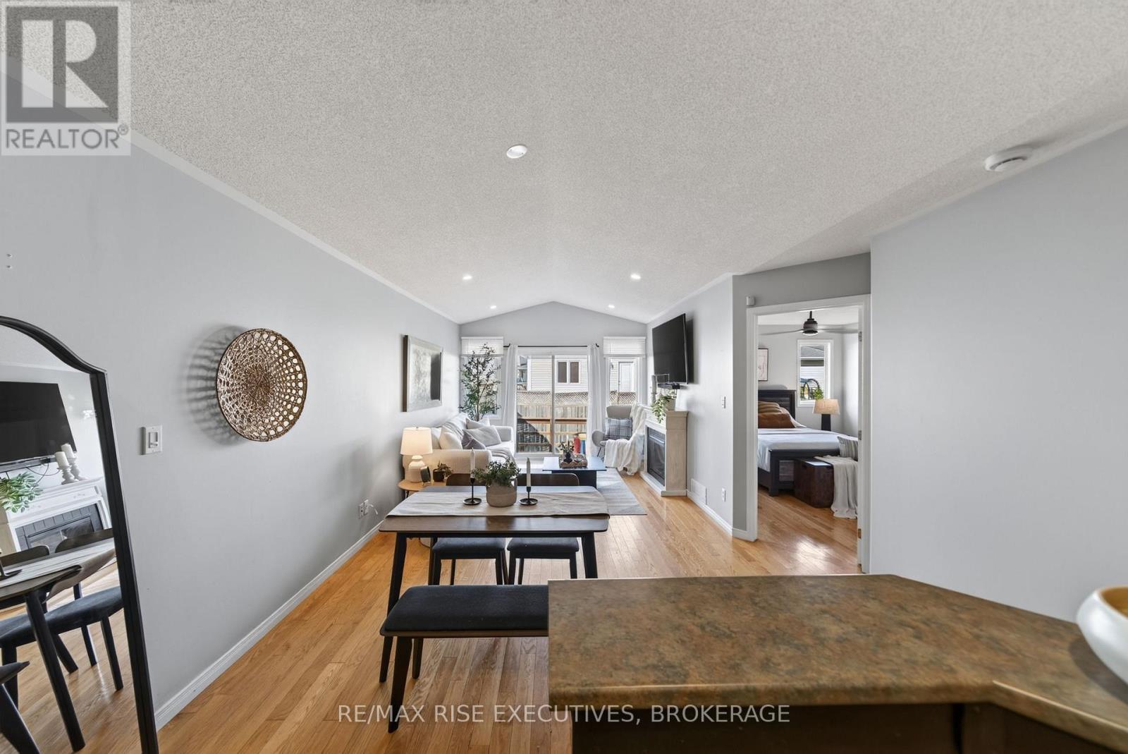 2030 Swanfield Street, Kingston (East Gardiners Rd), ON - Indoor