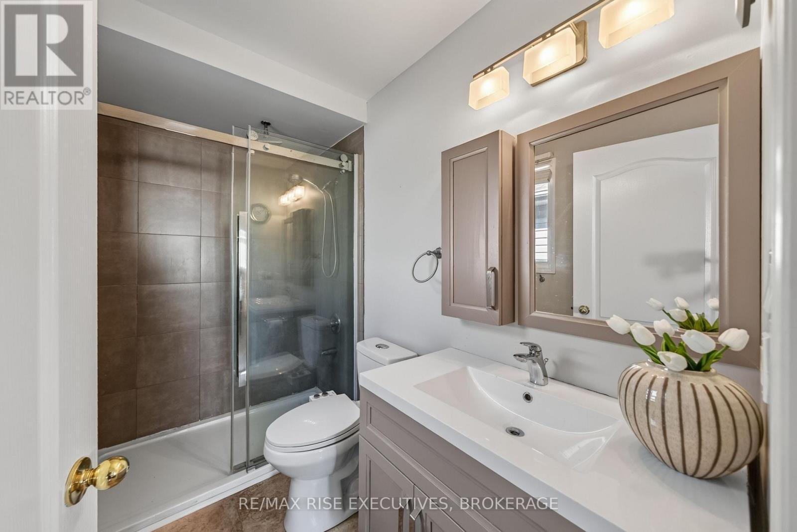 2030 Swanfield Street, Kingston (East Gardiners Rd), ON - Indoor Photo Showing Bathroom