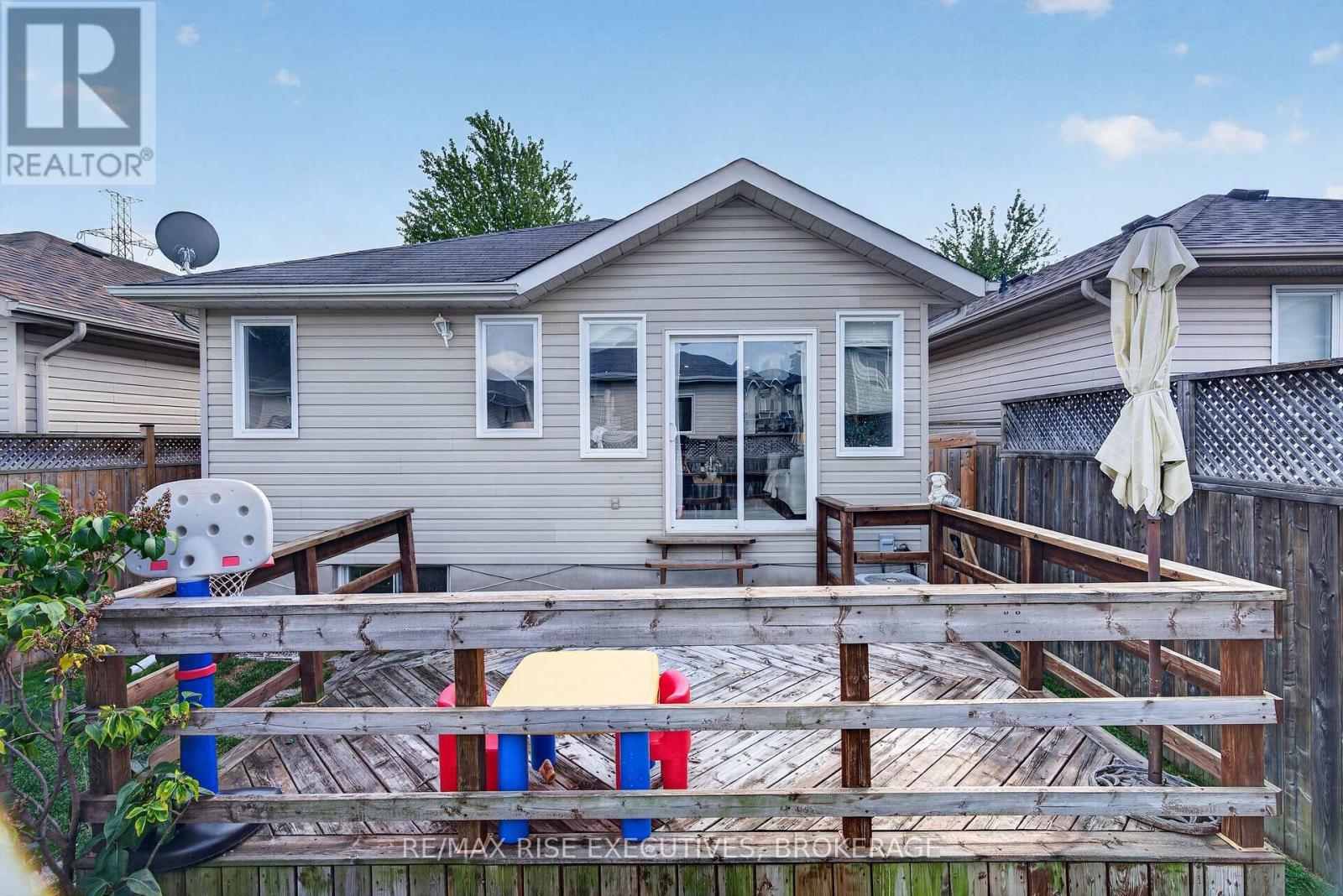 2030 Swanfield Street, Kingston (East Gardiners Rd), ON - Outdoor