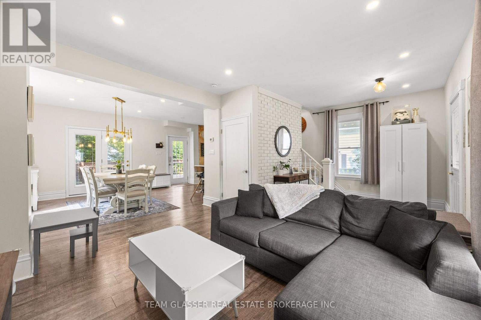 152 Wonham Street S, Ingersoll (Ingersoll - South), ON - Indoor Photo Showing Living Room