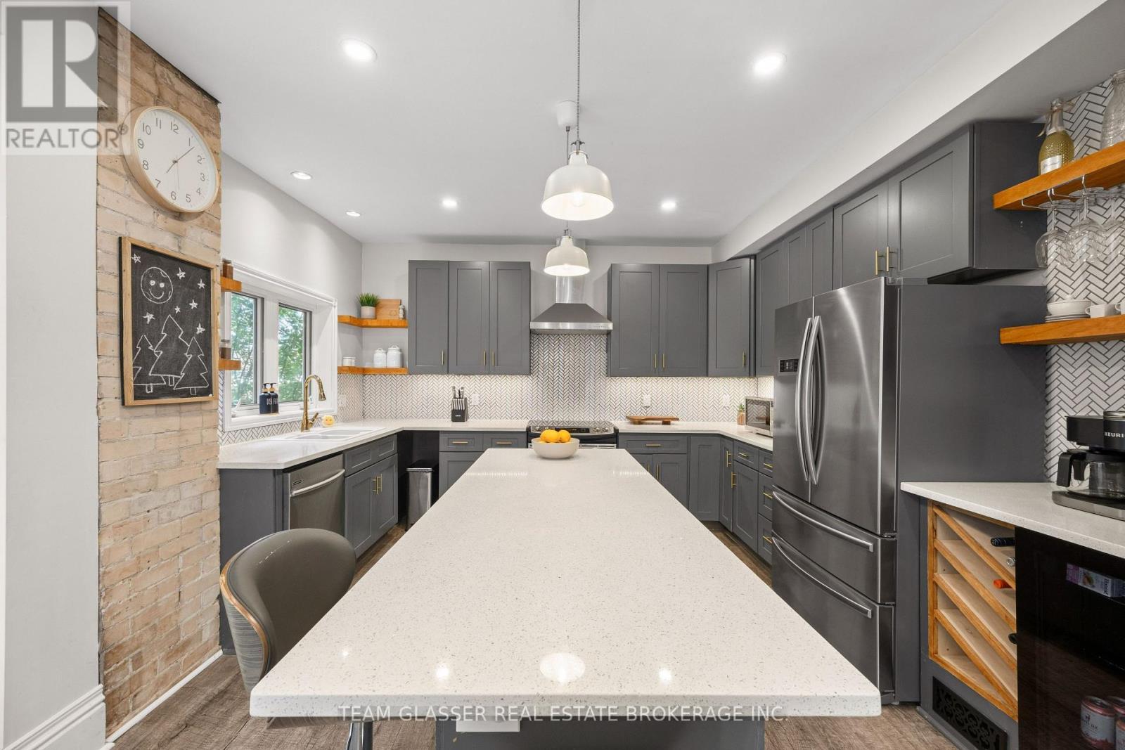 152 Wonham Street S, Ingersoll (Ingersoll - South), ON - Indoor Photo Showing Kitchen With Upgraded Kitchen