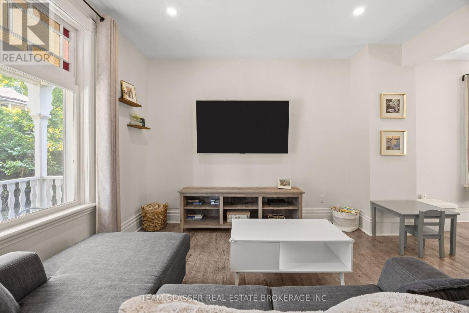 152 Wonham Street S, Ingersoll (Ingersoll - South), ON - Indoor Photo Showing Living Room