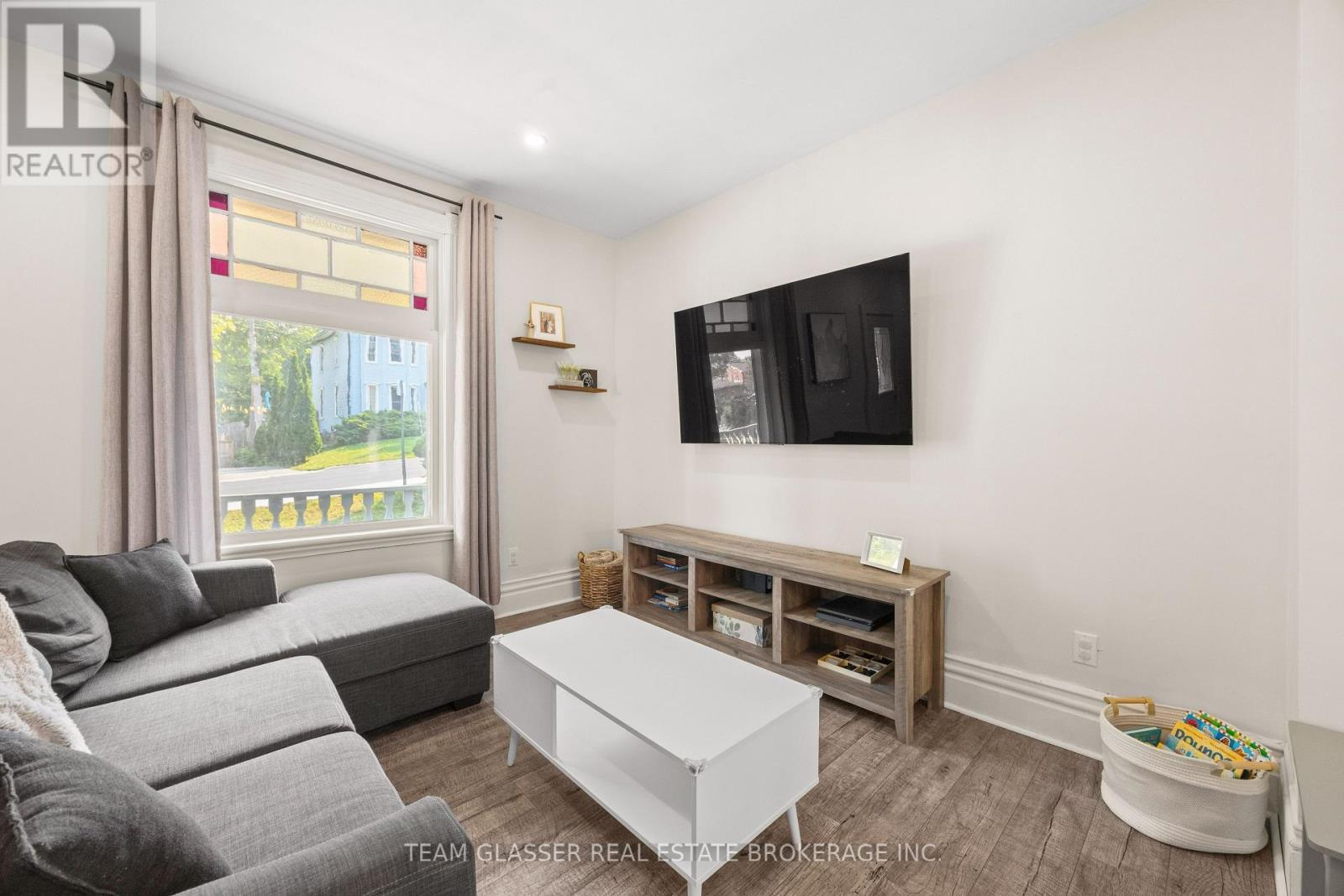 152 Wonham Street S, Ingersoll (Ingersoll - South), ON - Indoor Photo Showing Living Room