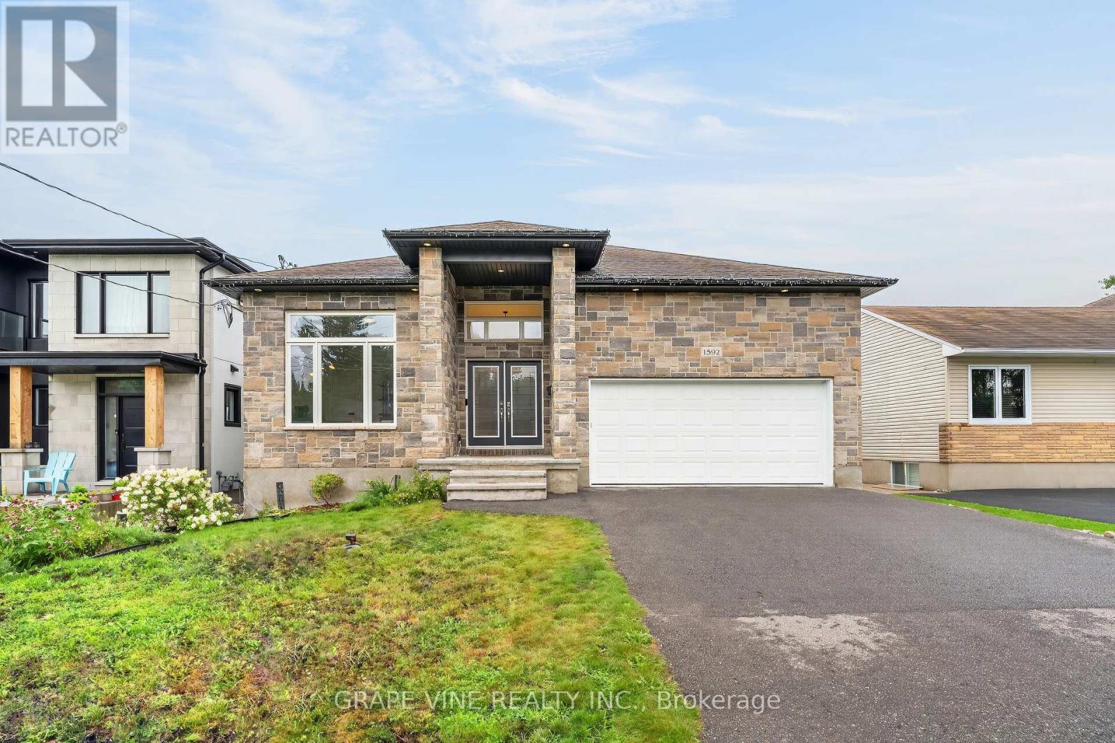 1592 Rosebella Avenue, Ottawa, ON - Outdoor With Facade