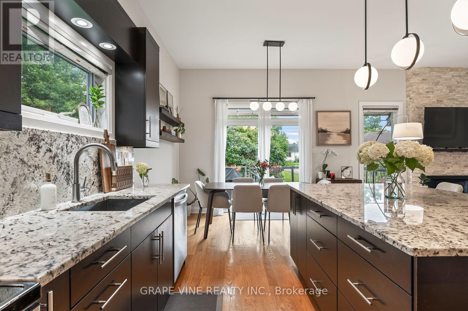 1592 Rosebella Avenue, Ottawa, ON - Indoor Photo Showing Kitchen With Upgraded Kitchen
