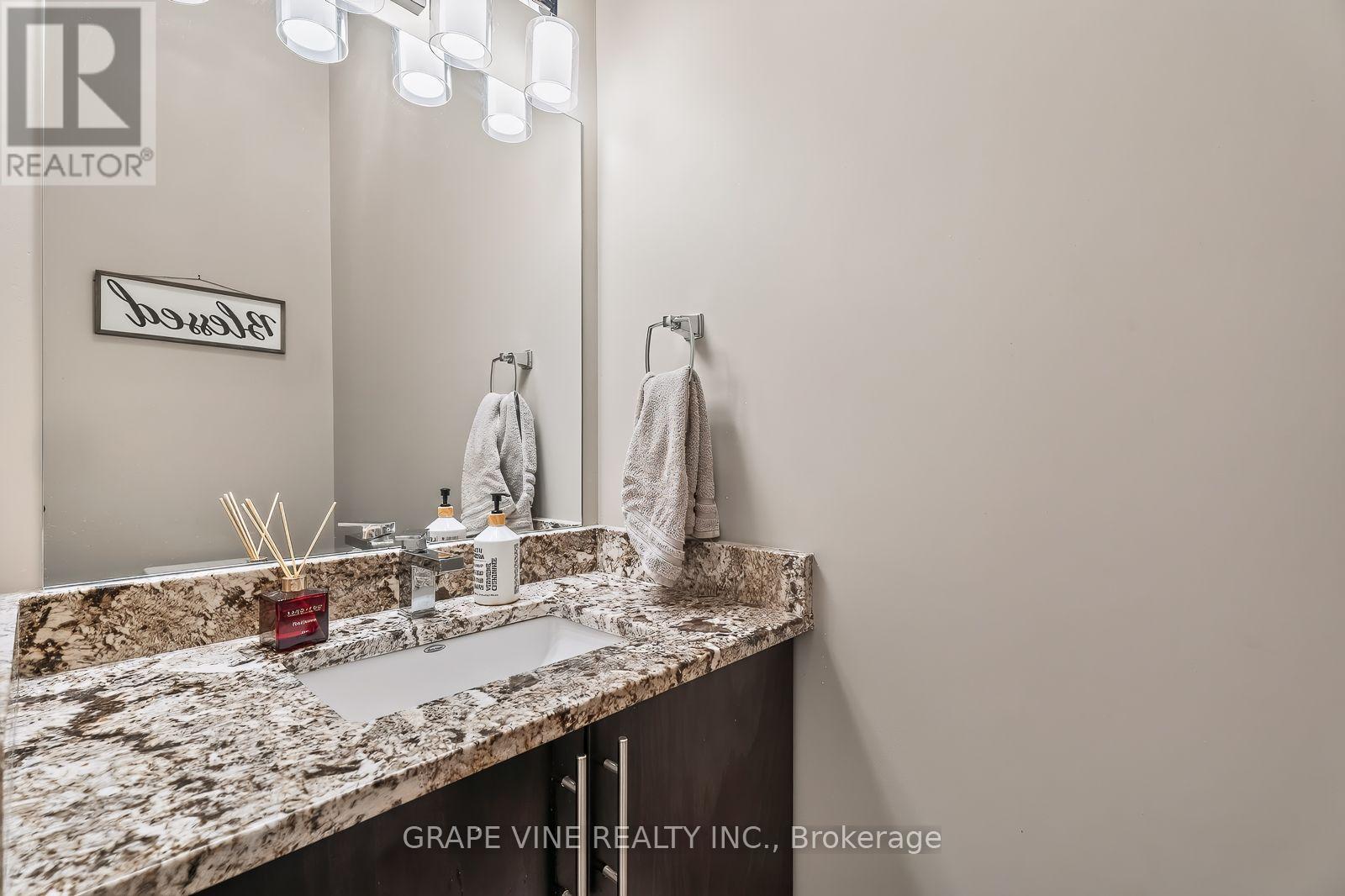 1592 Rosebella Avenue, Ottawa, ON - Indoor Photo Showing Bathroom