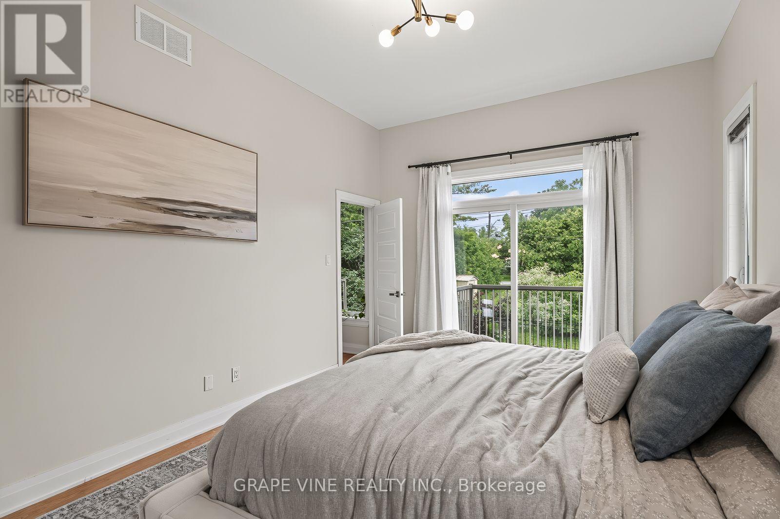 1592 Rosebella Avenue, Ottawa, ON - Indoor Photo Showing Bedroom