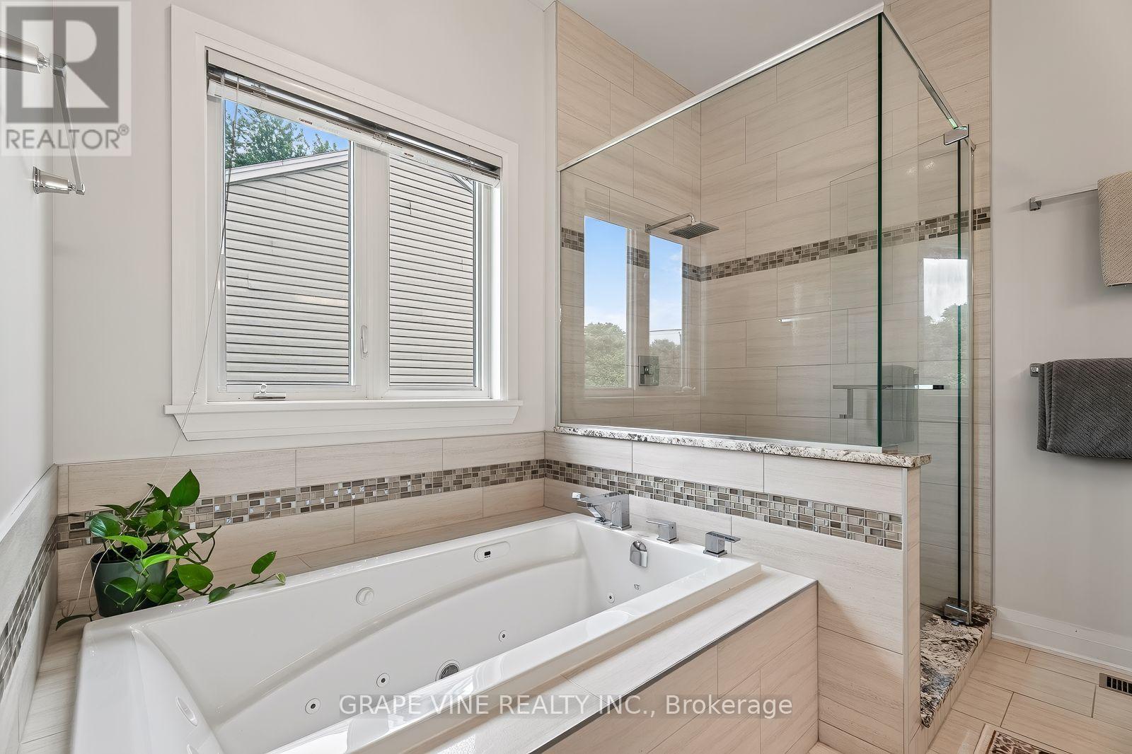 1592 Rosebella Avenue, Ottawa, ON - Indoor Photo Showing Bathroom