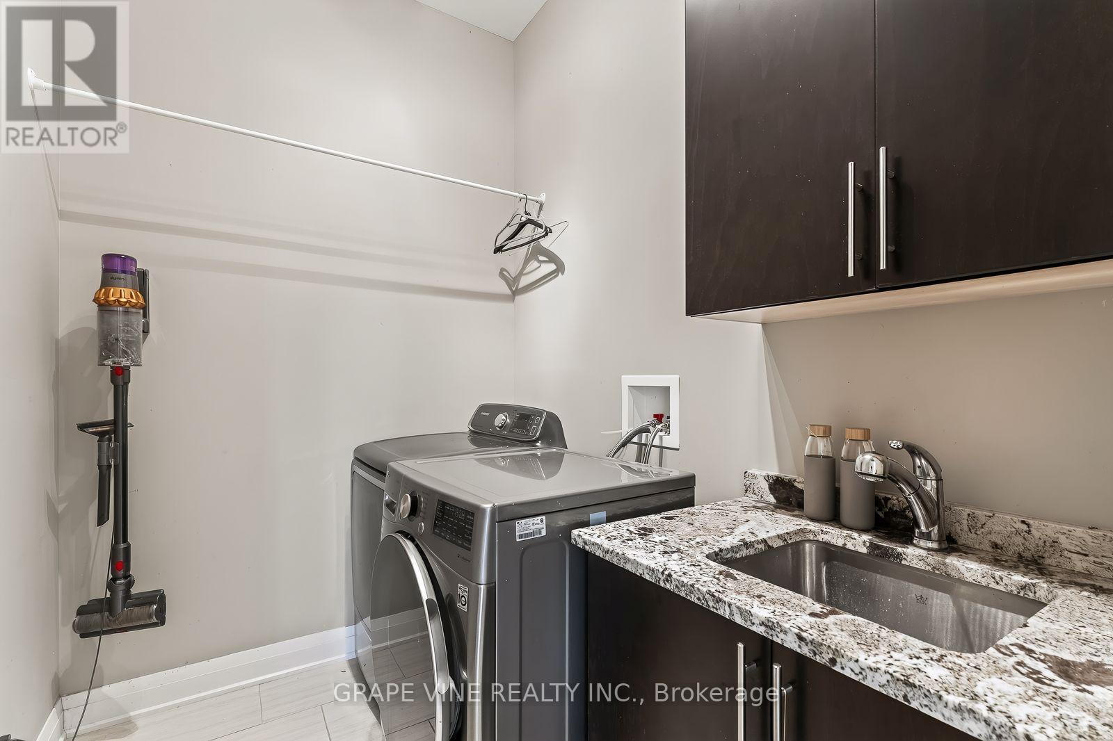 1592 Rosebella Avenue, Ottawa, ON - Indoor Photo Showing Laundry Room
