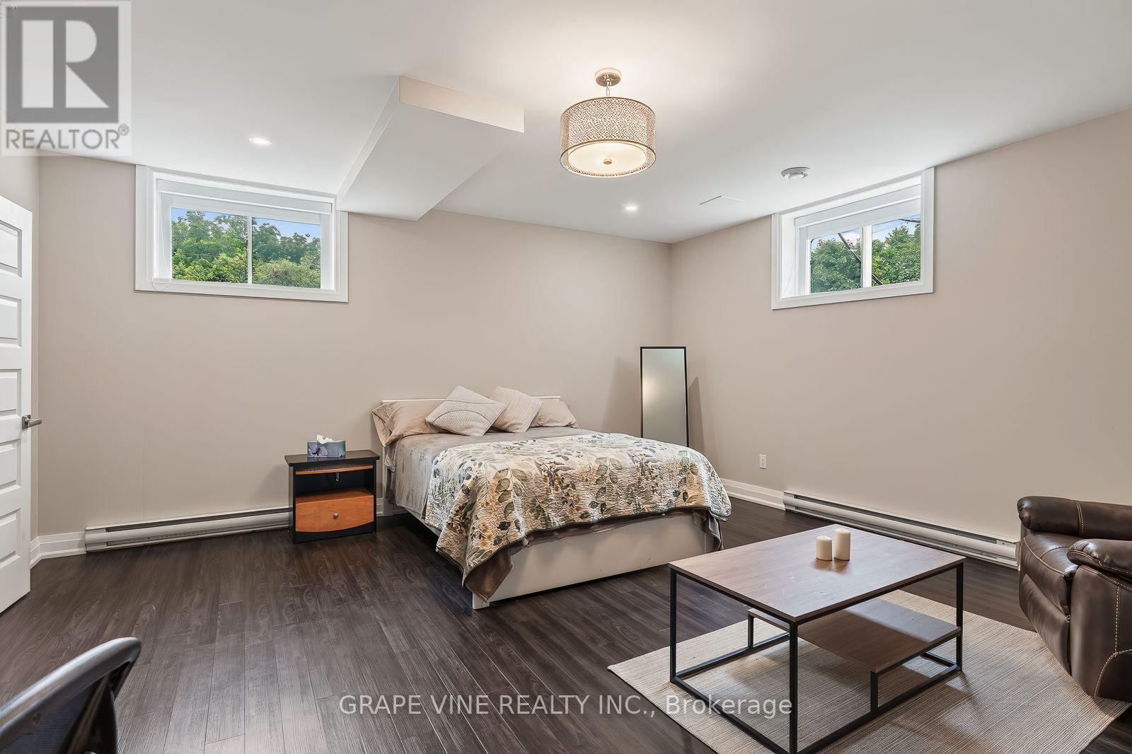1592 Rosebella Avenue, Ottawa, ON - Indoor Photo Showing Bedroom