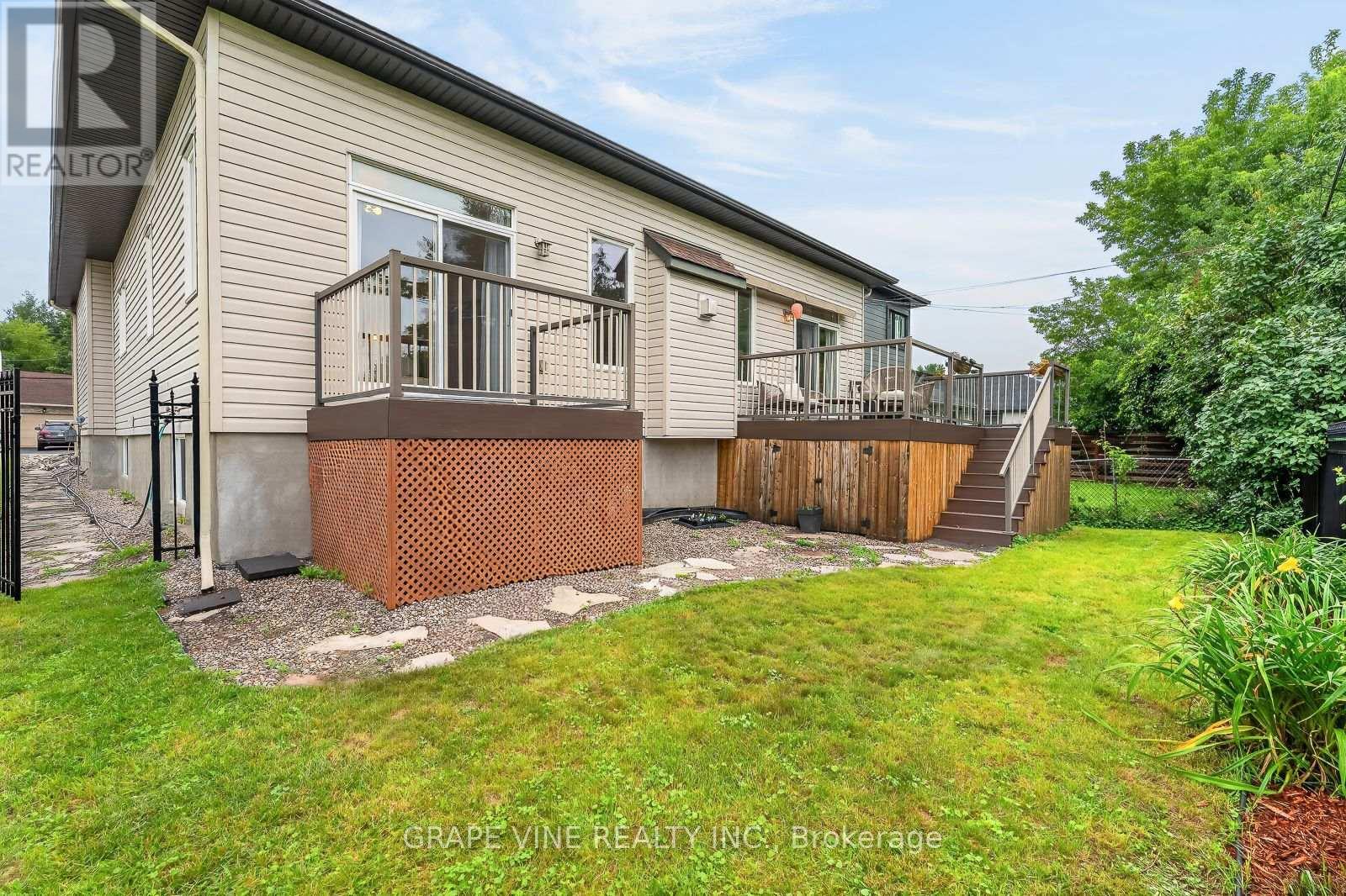 1592 Rosebella Avenue, Ottawa, ON - Outdoor With Deck Patio Veranda