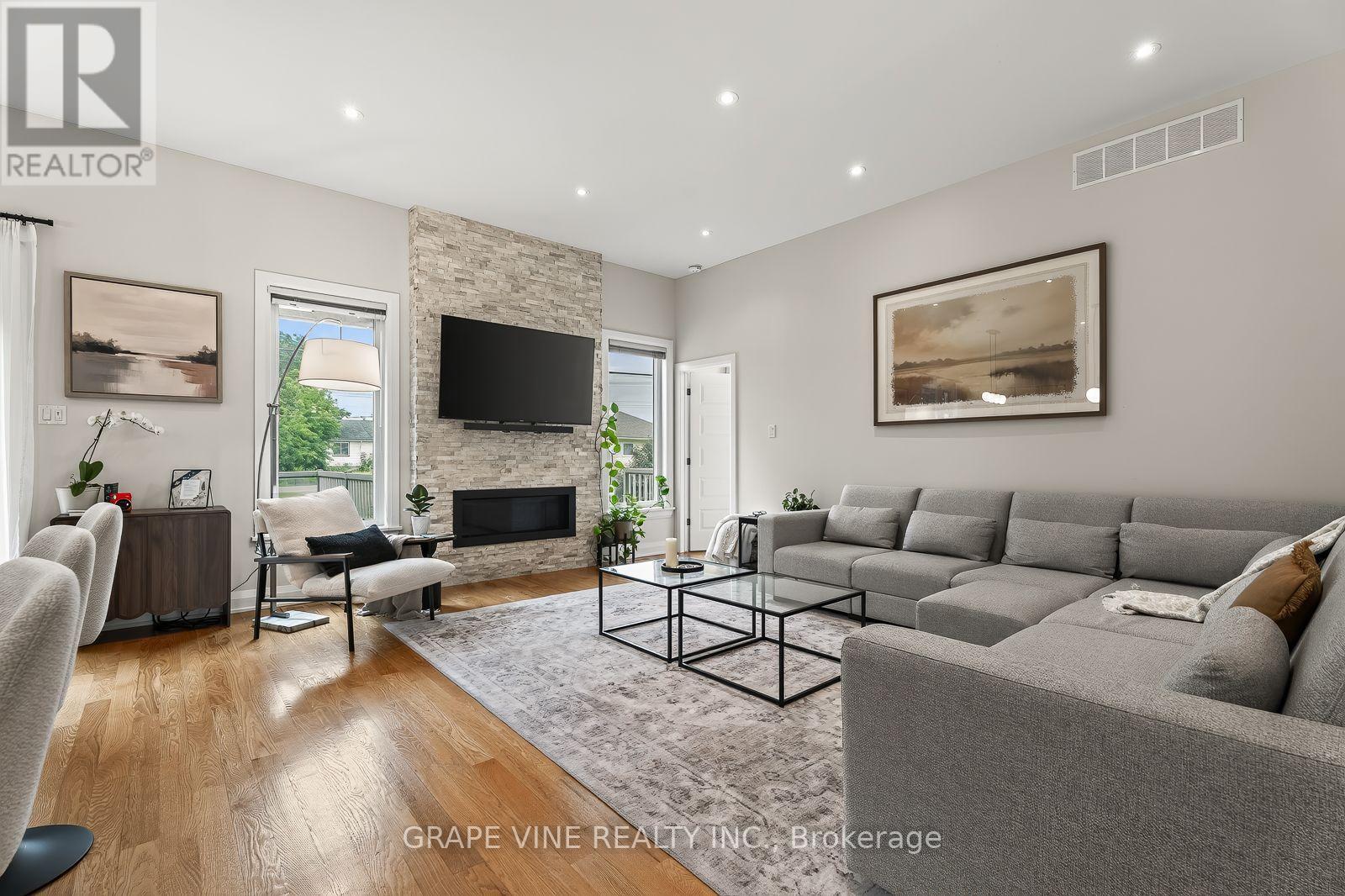 1592 Rosebella Avenue, Ottawa, ON - Indoor Photo Showing Living Room With Fireplace