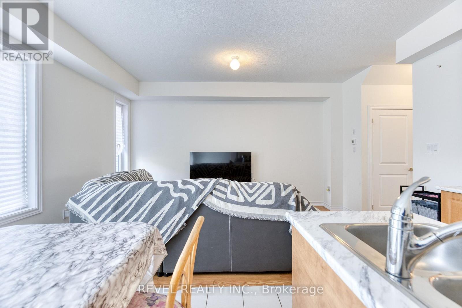 12 Hylton Drive, Barrie, ON - Indoor Photo Showing Bedroom