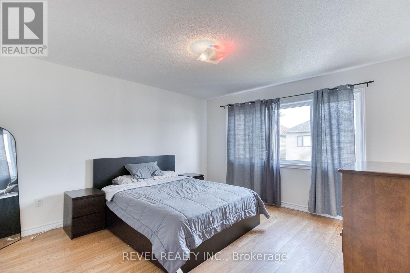12 Hylton Drive, Barrie, ON - Indoor Photo Showing Bedroom