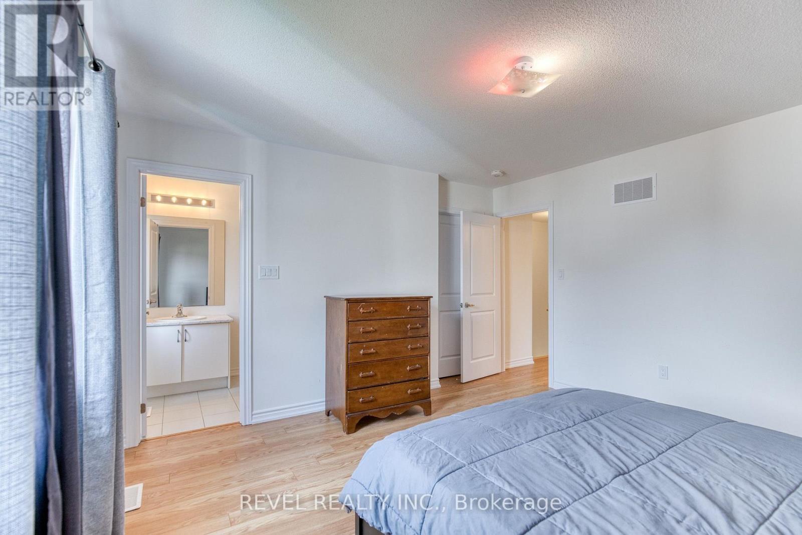 12 Hylton Drive, Barrie, ON - Indoor Photo Showing Bedroom