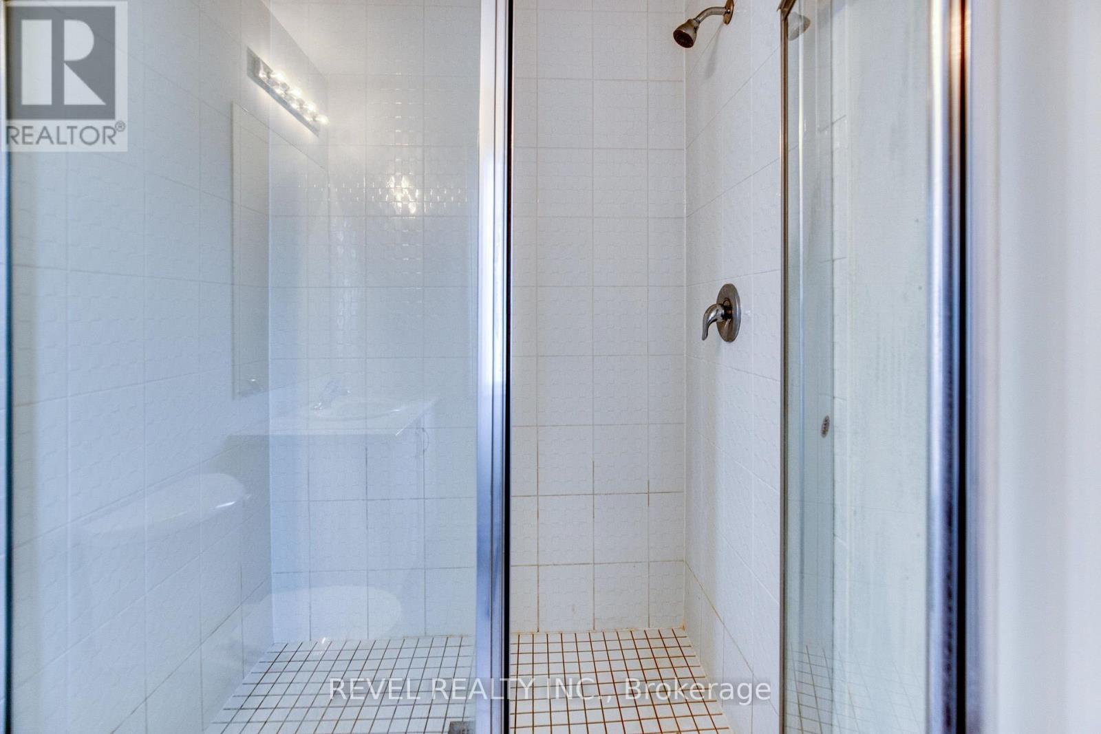 12 Hylton Drive, Barrie, ON - Indoor Photo Showing Bathroom