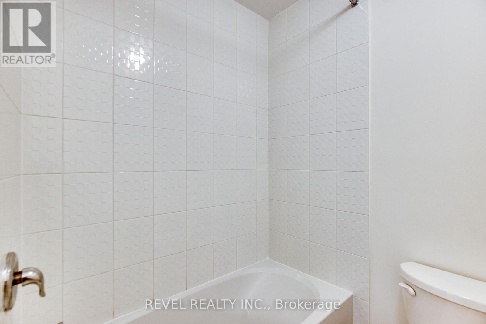 12 Hylton Drive, Barrie, ON - Indoor Photo Showing Bathroom