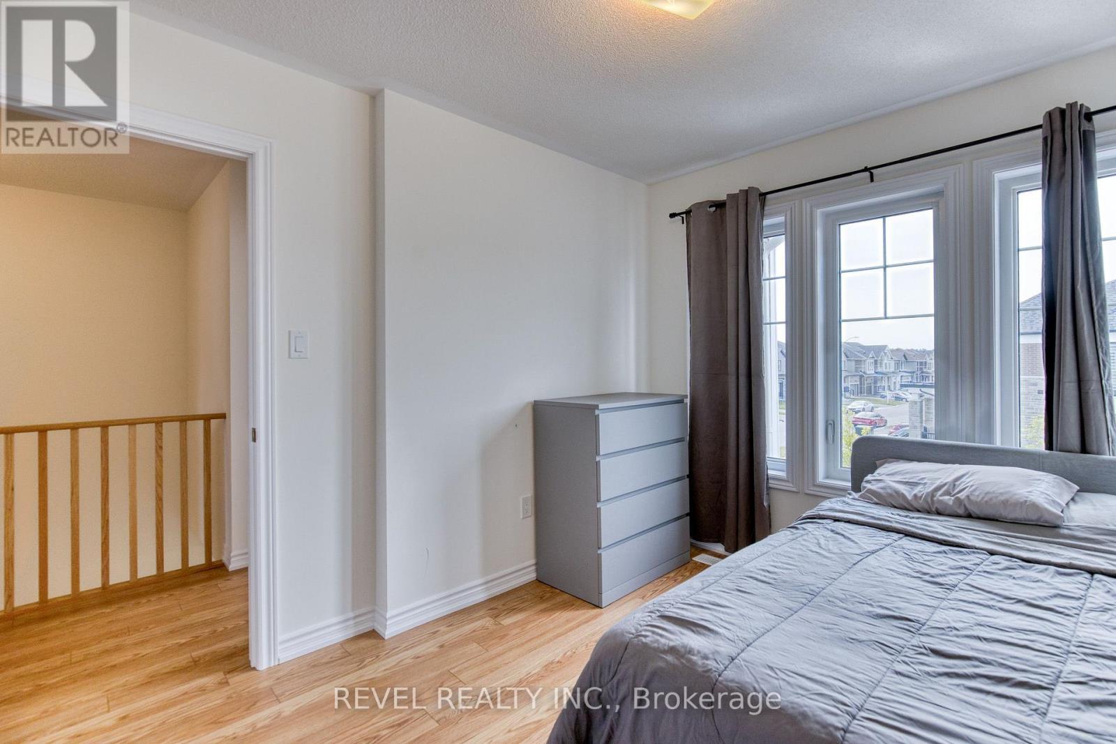 12 Hylton Drive, Barrie, ON - Indoor Photo Showing Bedroom