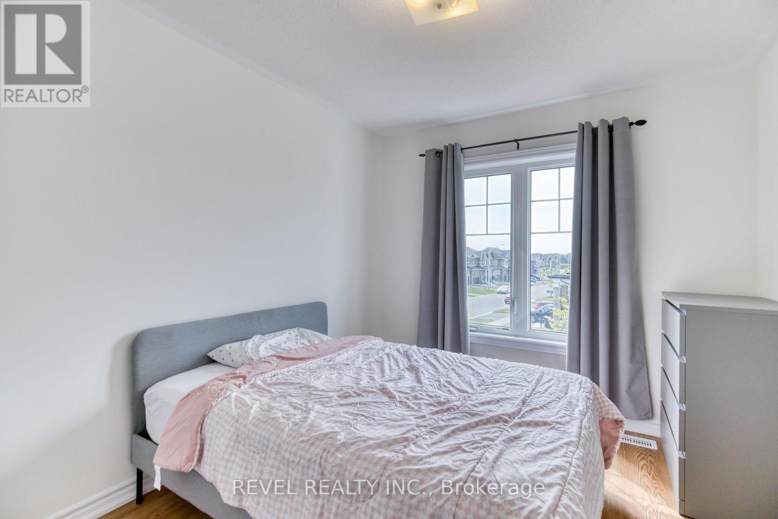 12 Hylton Drive, Barrie, ON - Indoor Photo Showing Bedroom