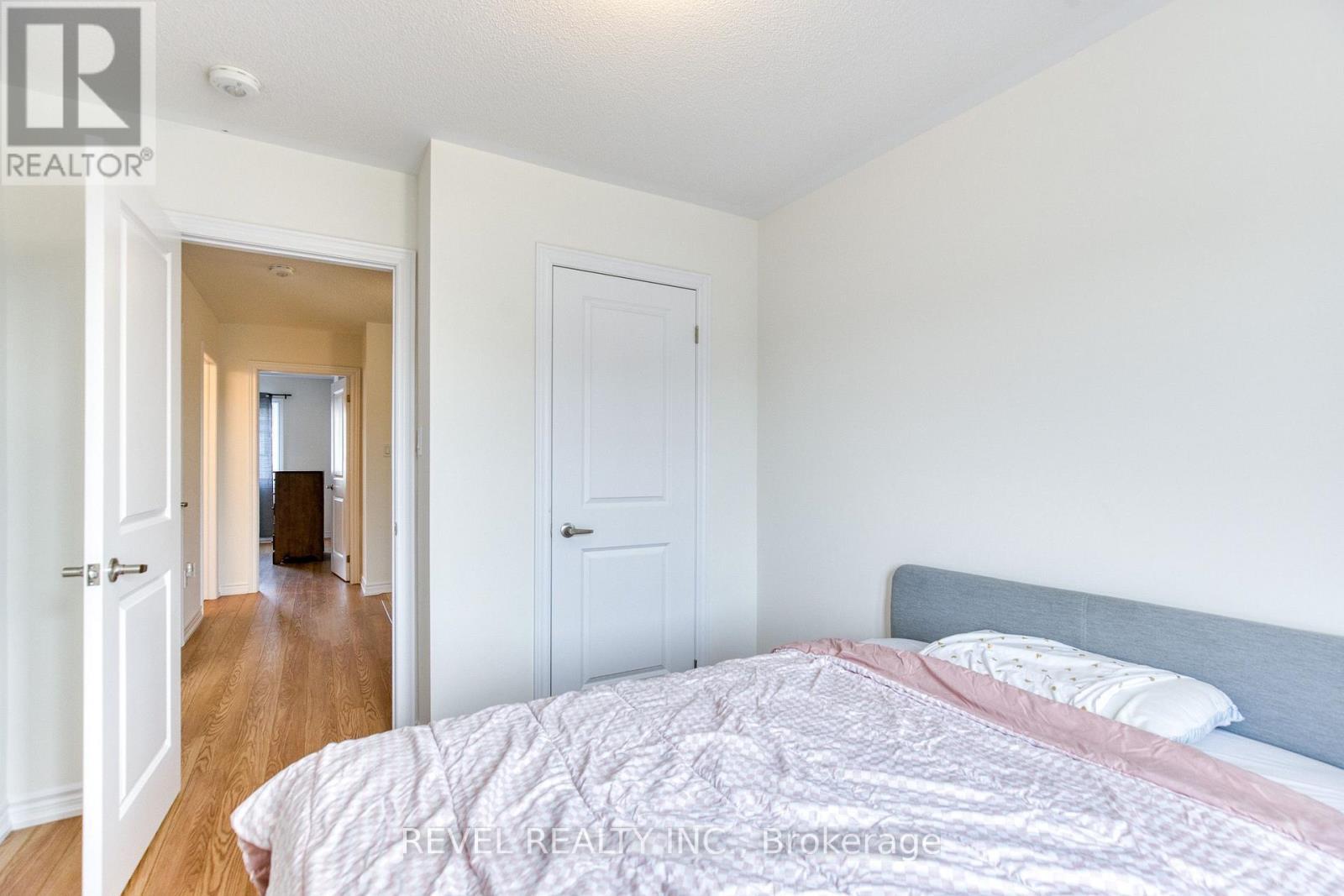12 Hylton Drive, Barrie, ON - Indoor Photo Showing Bedroom