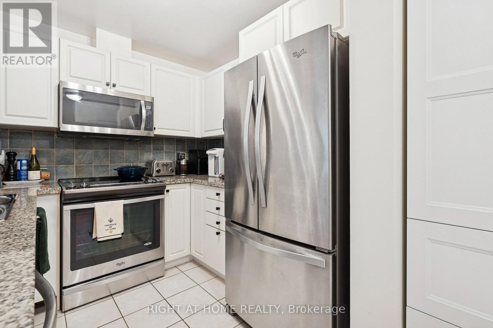 A30 - 108 Finch Avenue W, Toronto, ON - Indoor Photo Showing Kitchen With Stainless Steel Kitchen