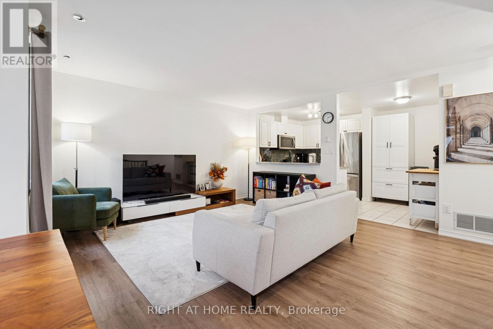 A30 - 108 Finch Avenue W, Toronto, ON - Indoor Photo Showing Living Room