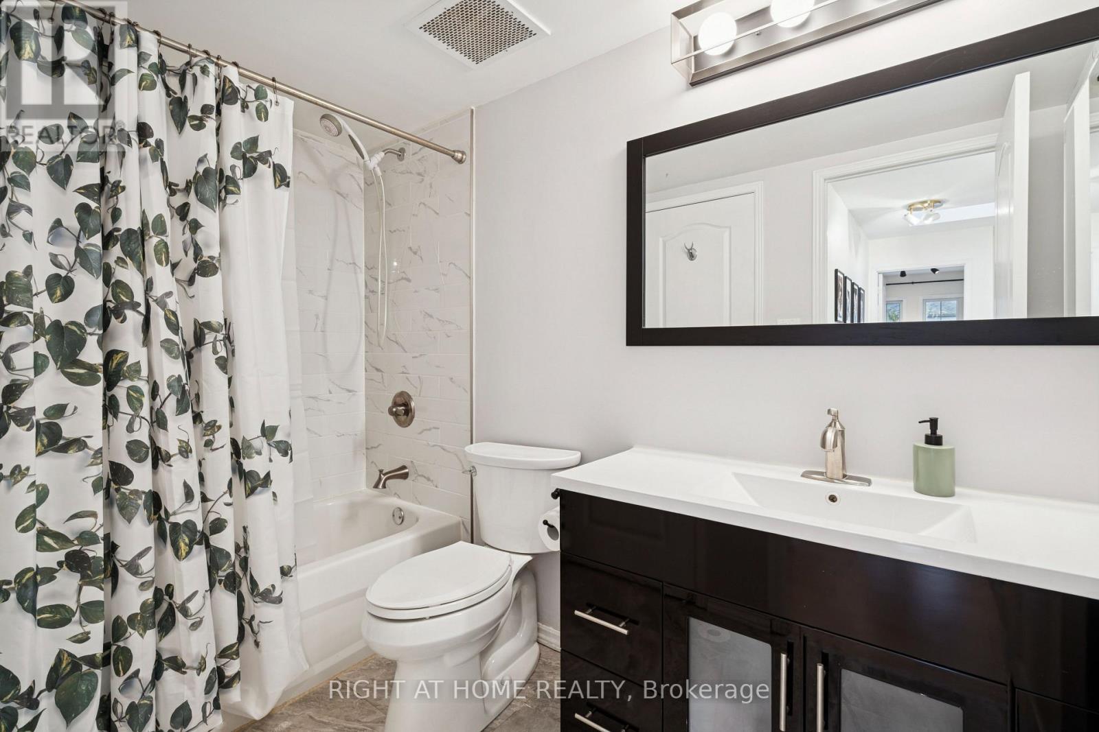 A30 - 108 Finch Avenue W, Toronto, ON - Indoor Photo Showing Bathroom