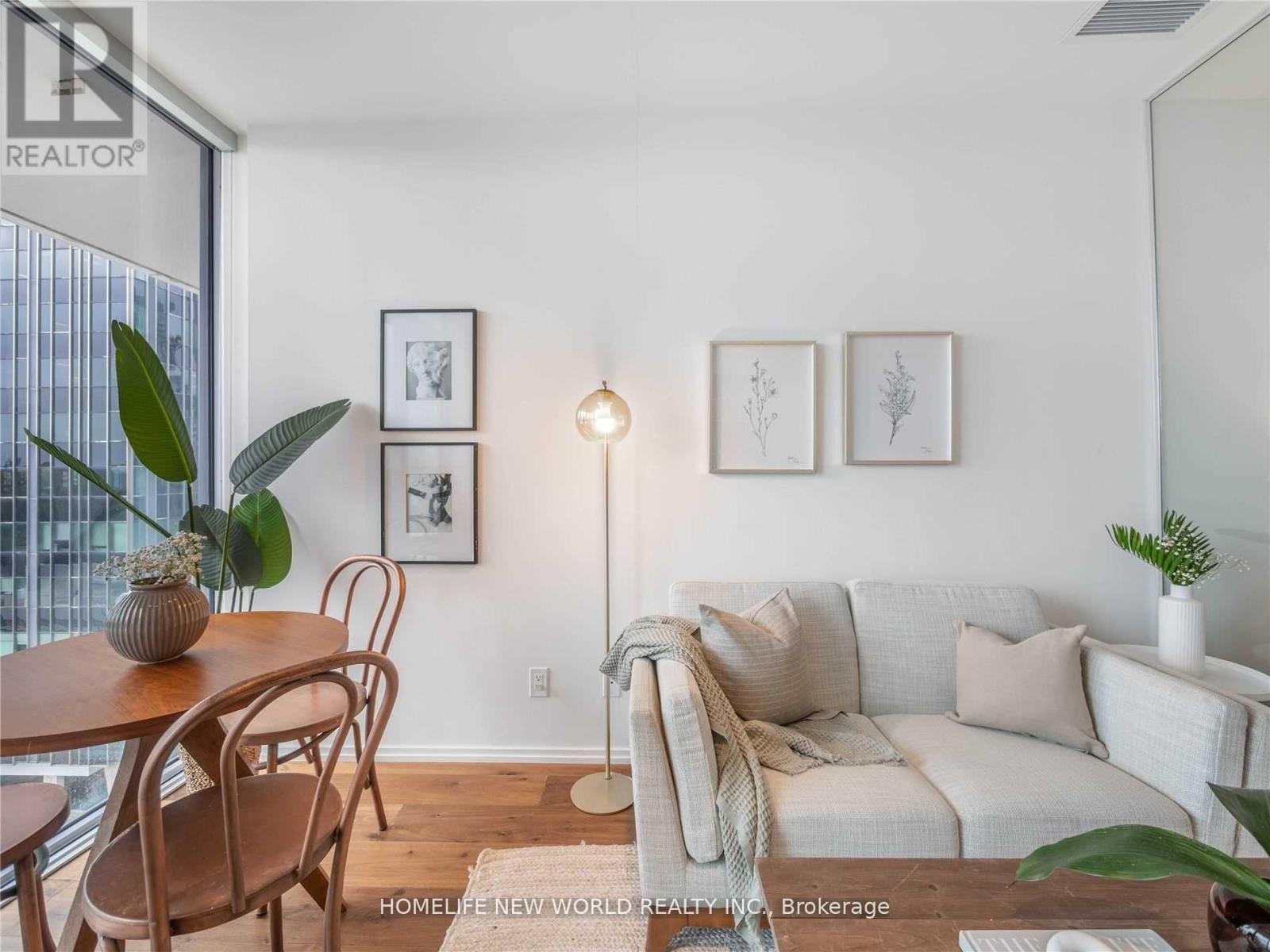 920 - 8 Hillsdale Avenue, Toronto, ON - Indoor Photo Showing Other Room