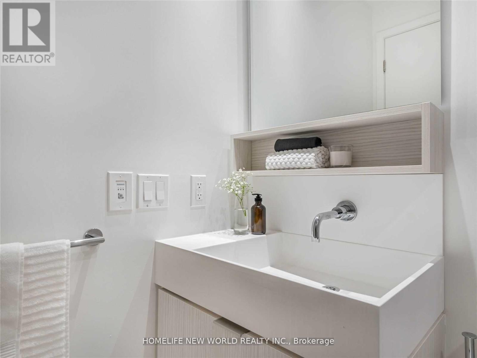 920 - 8 Hillsdale Avenue, Toronto, ON - Indoor Photo Showing Other Room
