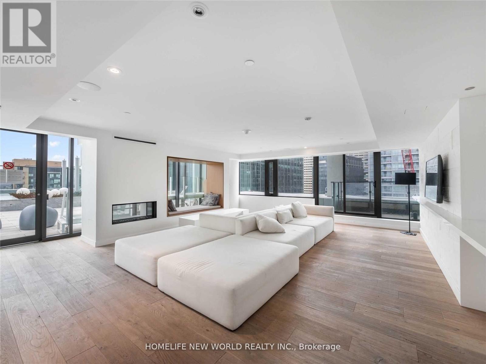 920 - 8 Hillsdale Avenue, Toronto, ON - Indoor Photo Showing Living Room