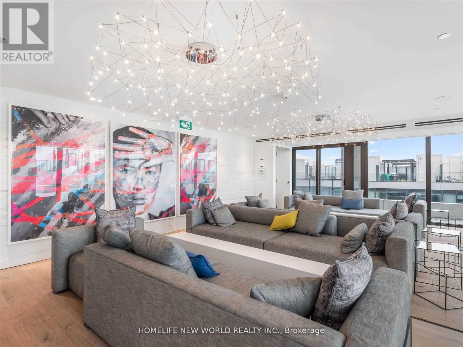 920 - 8 Hillsdale Avenue, Toronto, ON - Indoor Photo Showing Living Room