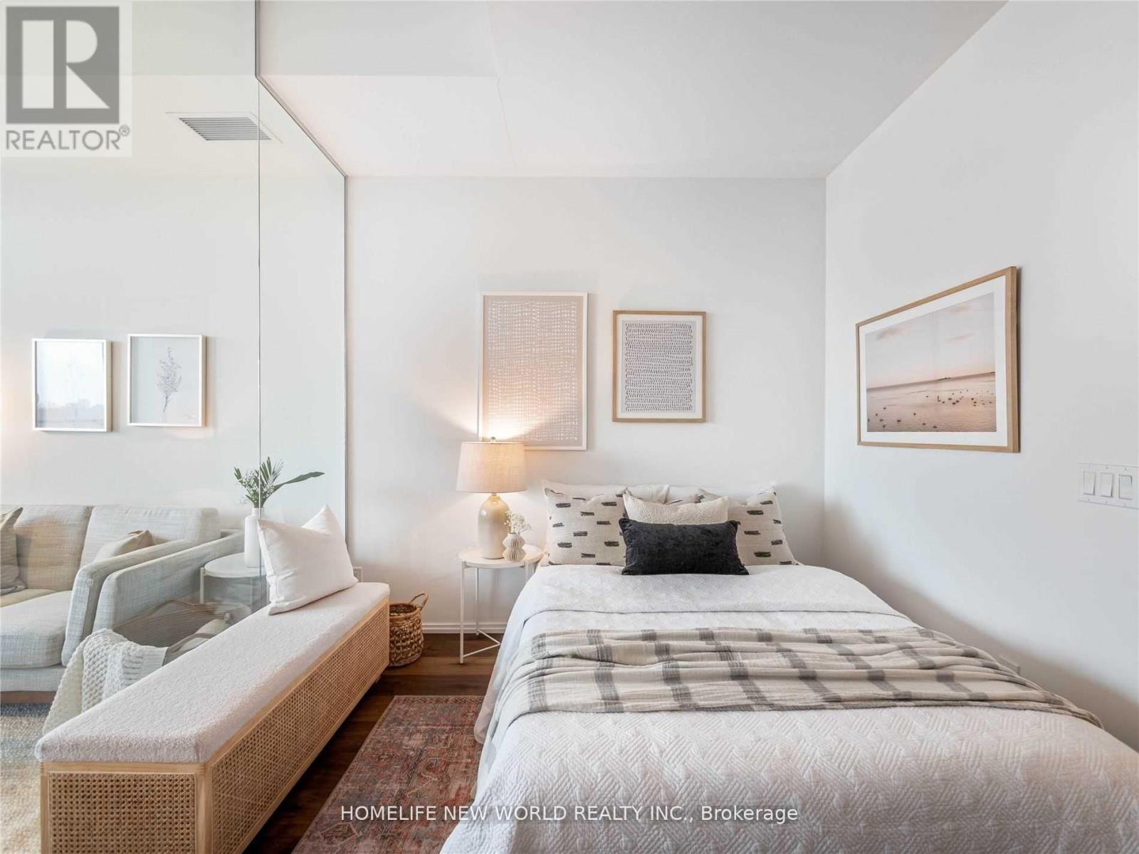 920 - 8 Hillsdale Avenue, Toronto, ON - Indoor Photo Showing Bedroom