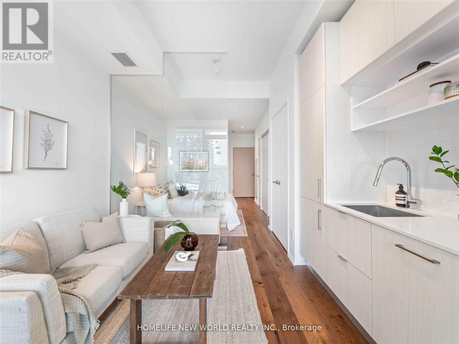 920 - 8 Hillsdale Avenue, Toronto, ON - Indoor