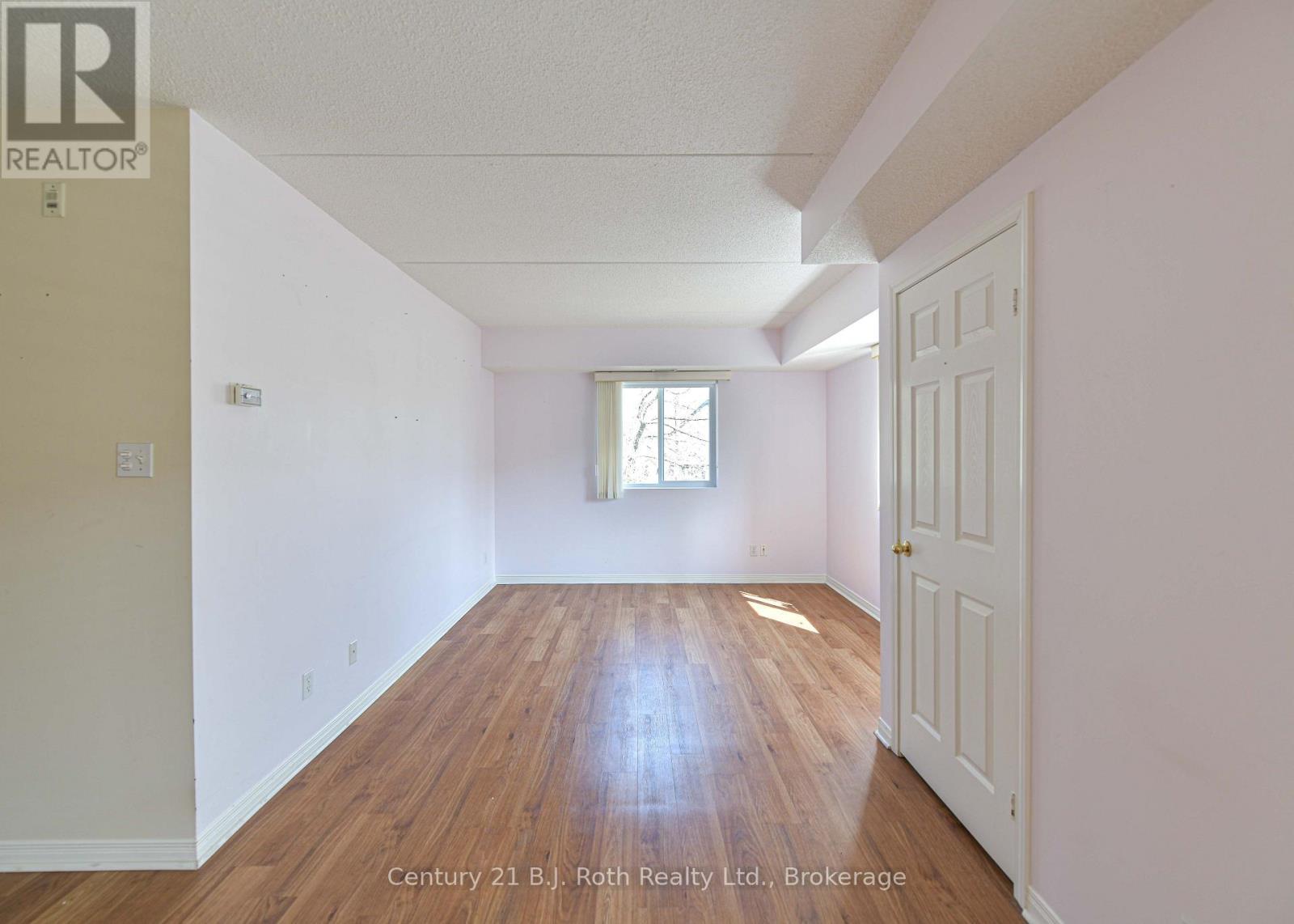 Living room - Unit 201 - 115 Bond Street, Orillia, ON - Indoor Photo Showing Other Room