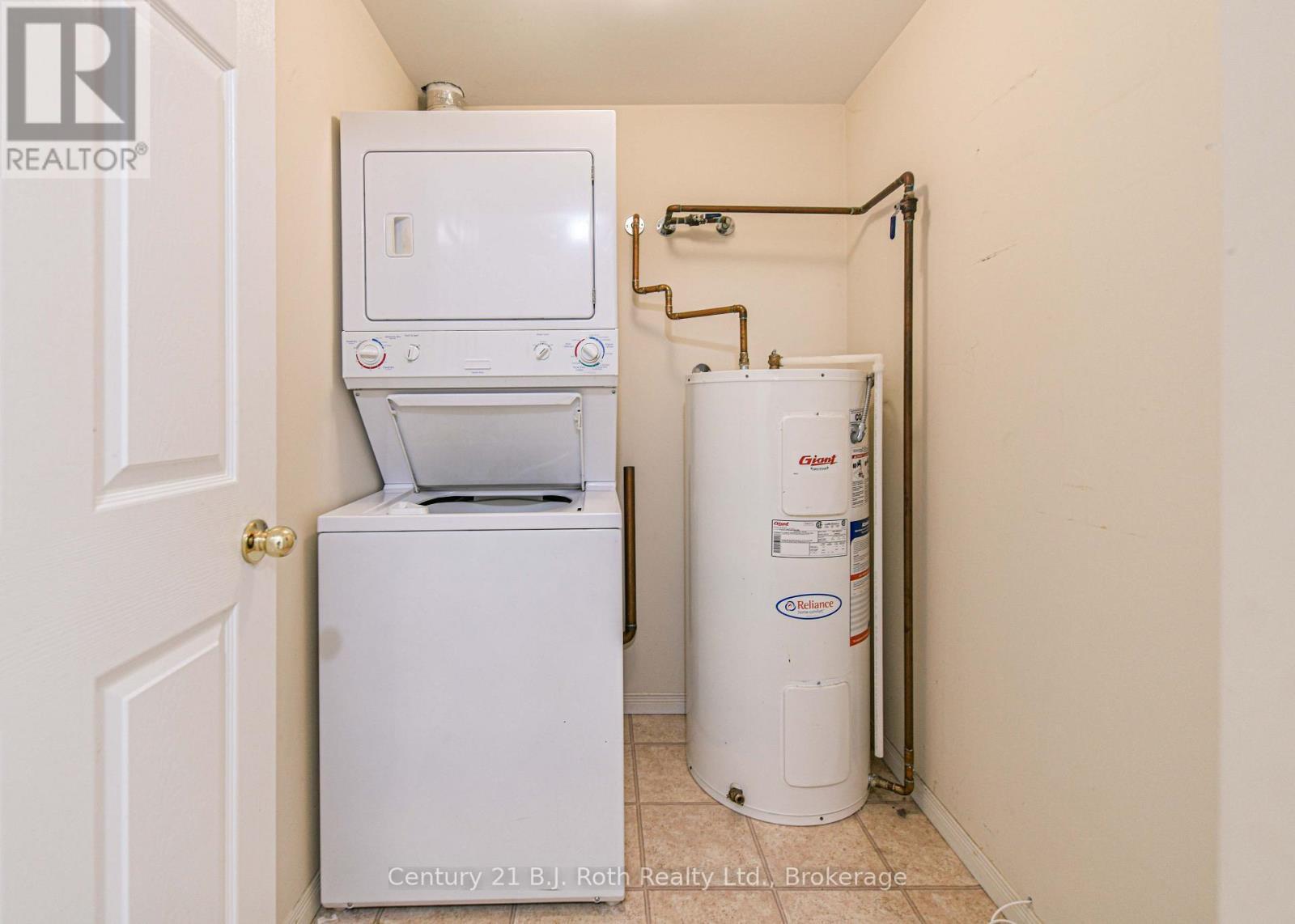 In-suite Laundry - Unit 201 - 115 Bond Street, Orillia, ON - Indoor Photo Showing Laundry Room