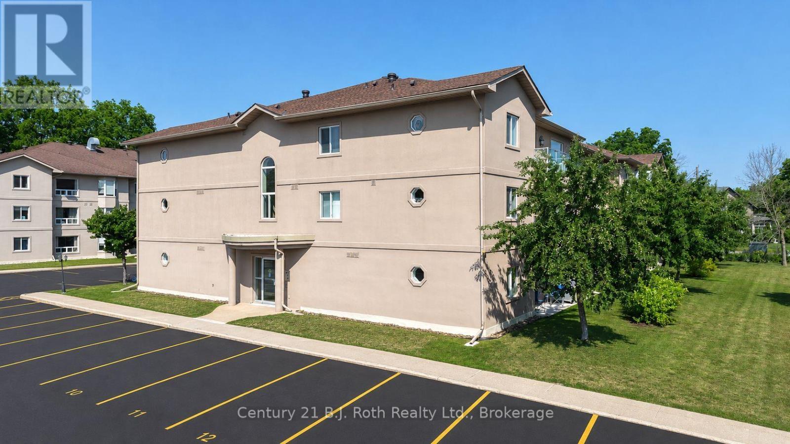 Rear entrance of building - Unit 201 - 115 Bond Street, Orillia, ON - Outdoor