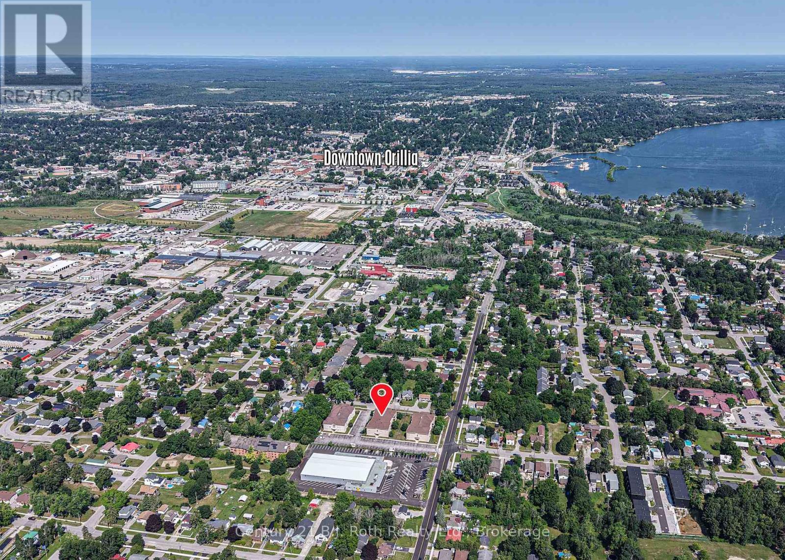 View to downtown - Unit 201 - 115 Bond Street, Orillia, ON - Outdoor With View