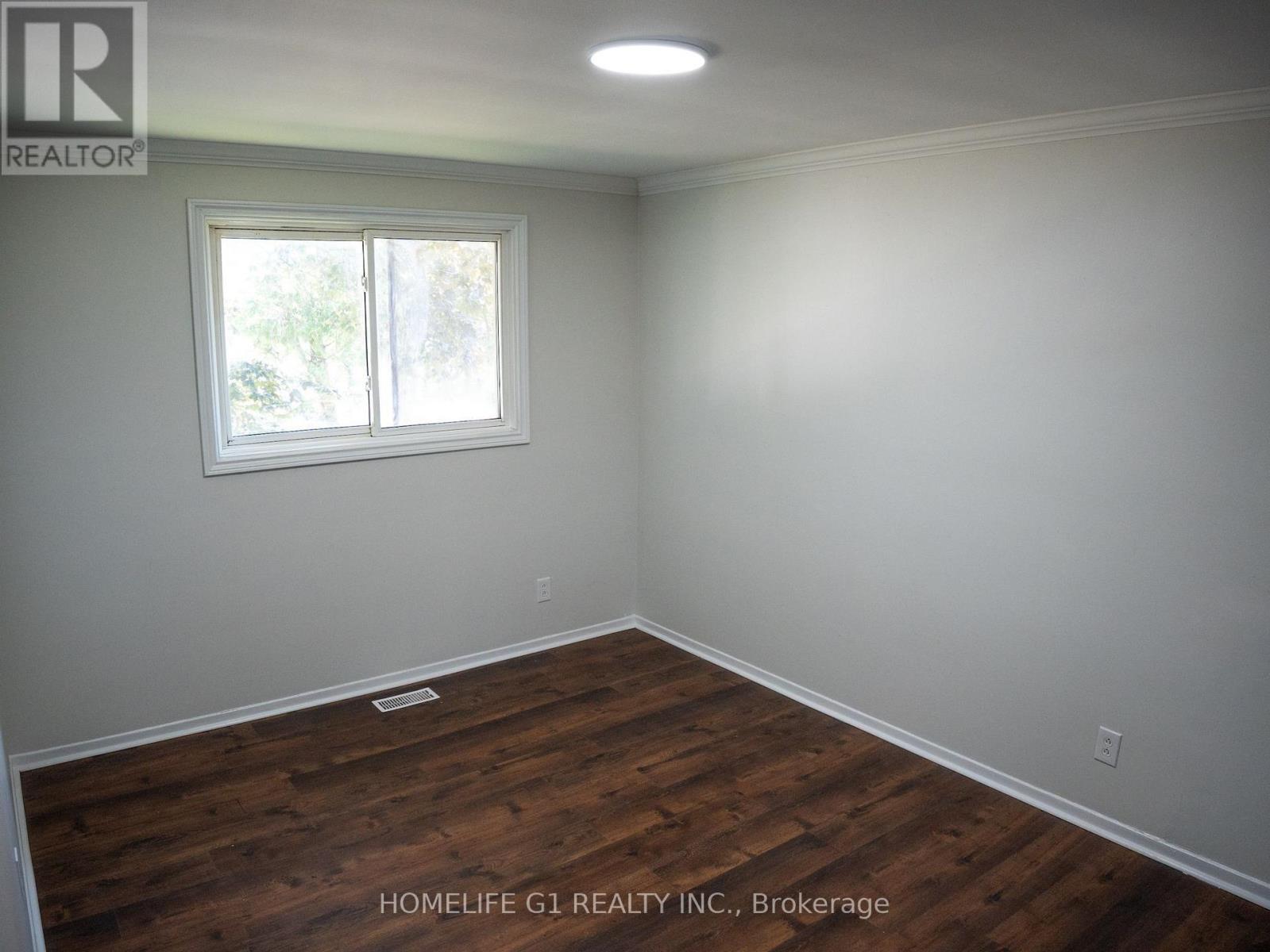 330 Grove Street E, Barrie, ON - Indoor Photo Showing Other Room