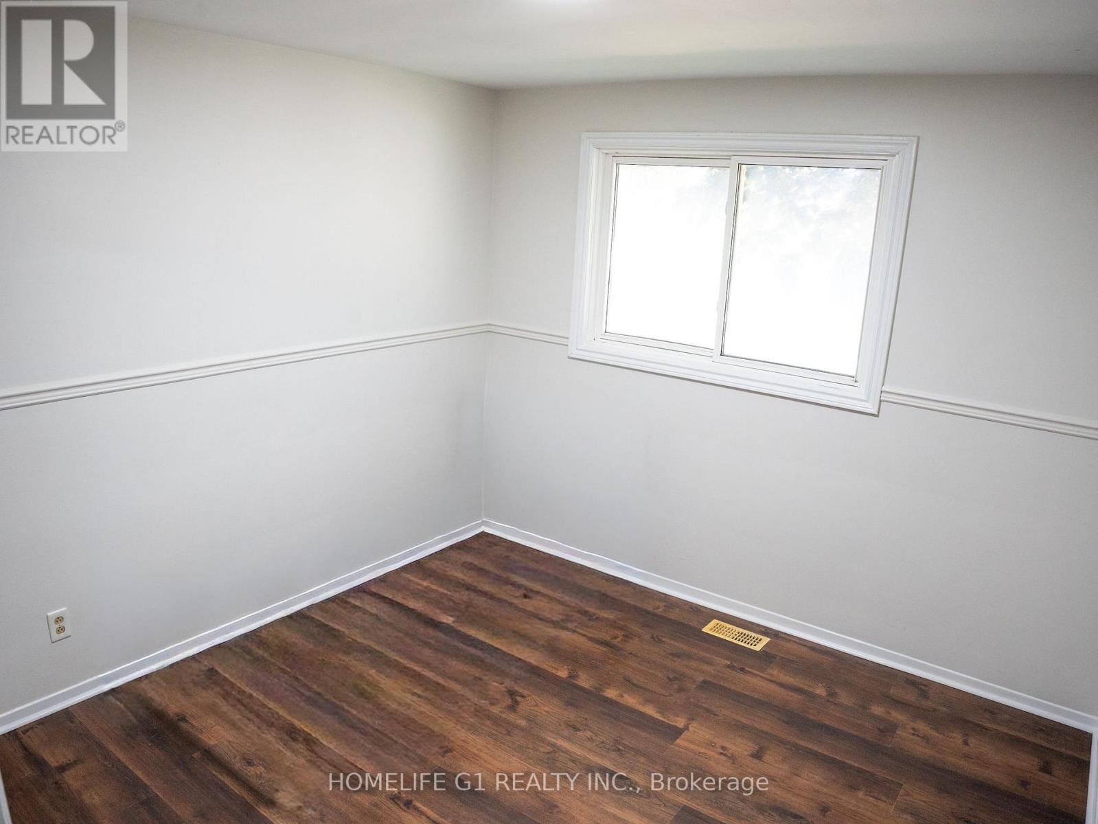 330 Grove Street E, Barrie, ON - Indoor Photo Showing Other Room