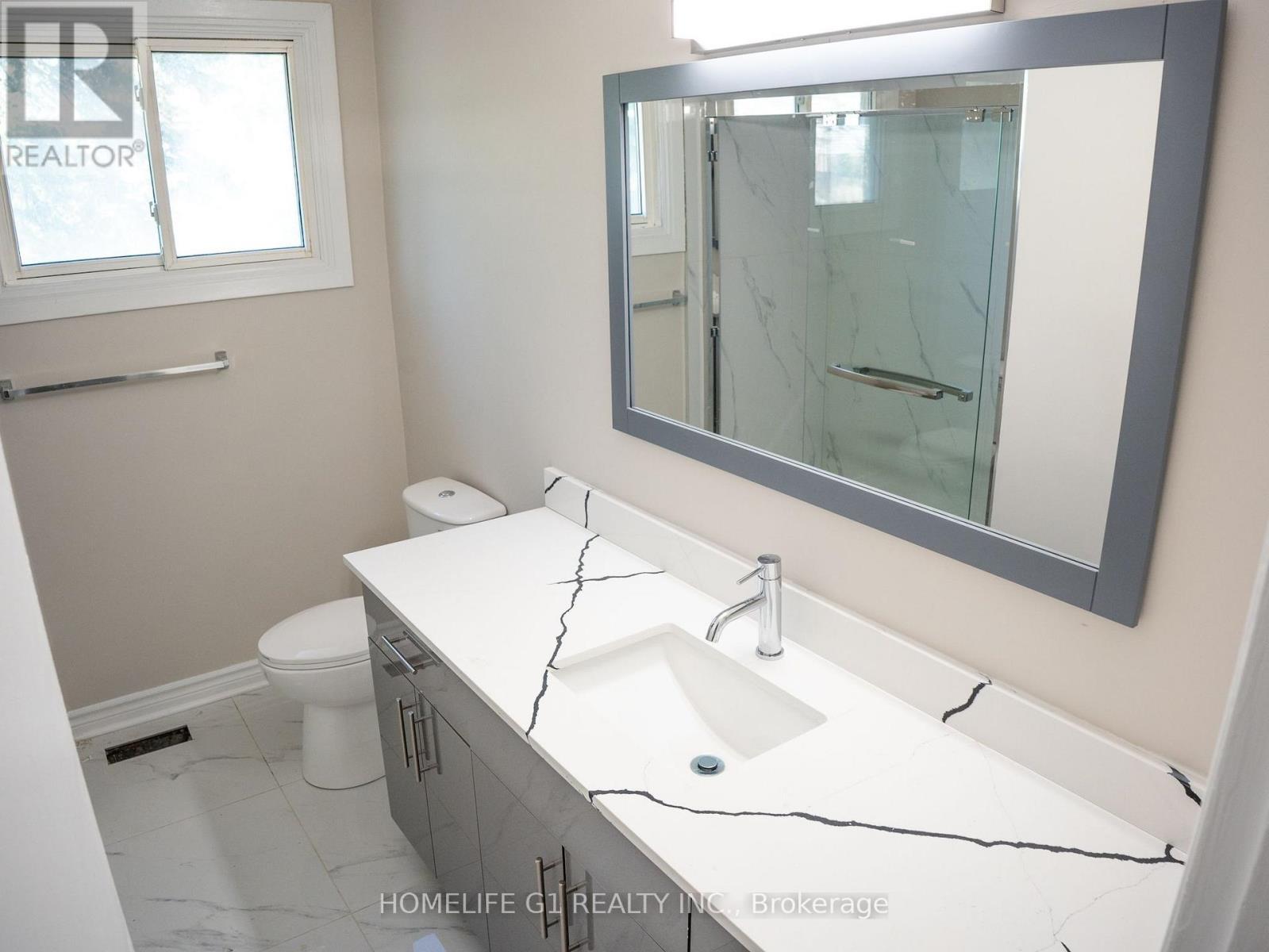 330 Grove Street E, Barrie, ON - Indoor Photo Showing Bathroom