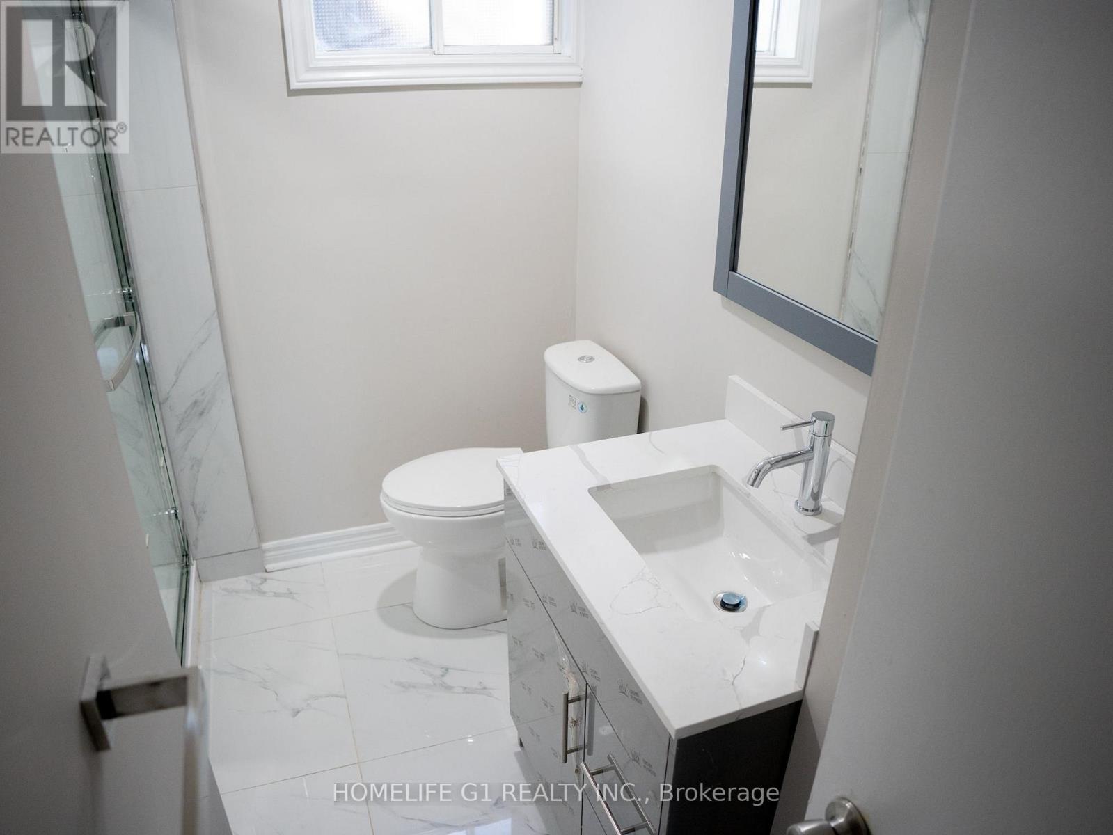330 Grove Street E, Barrie, ON - Indoor Photo Showing Bathroom