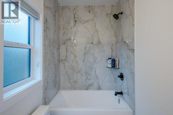 10615 Elliott Street Unit# 110, Summerland, BC - Indoor Photo Showing Bathroom