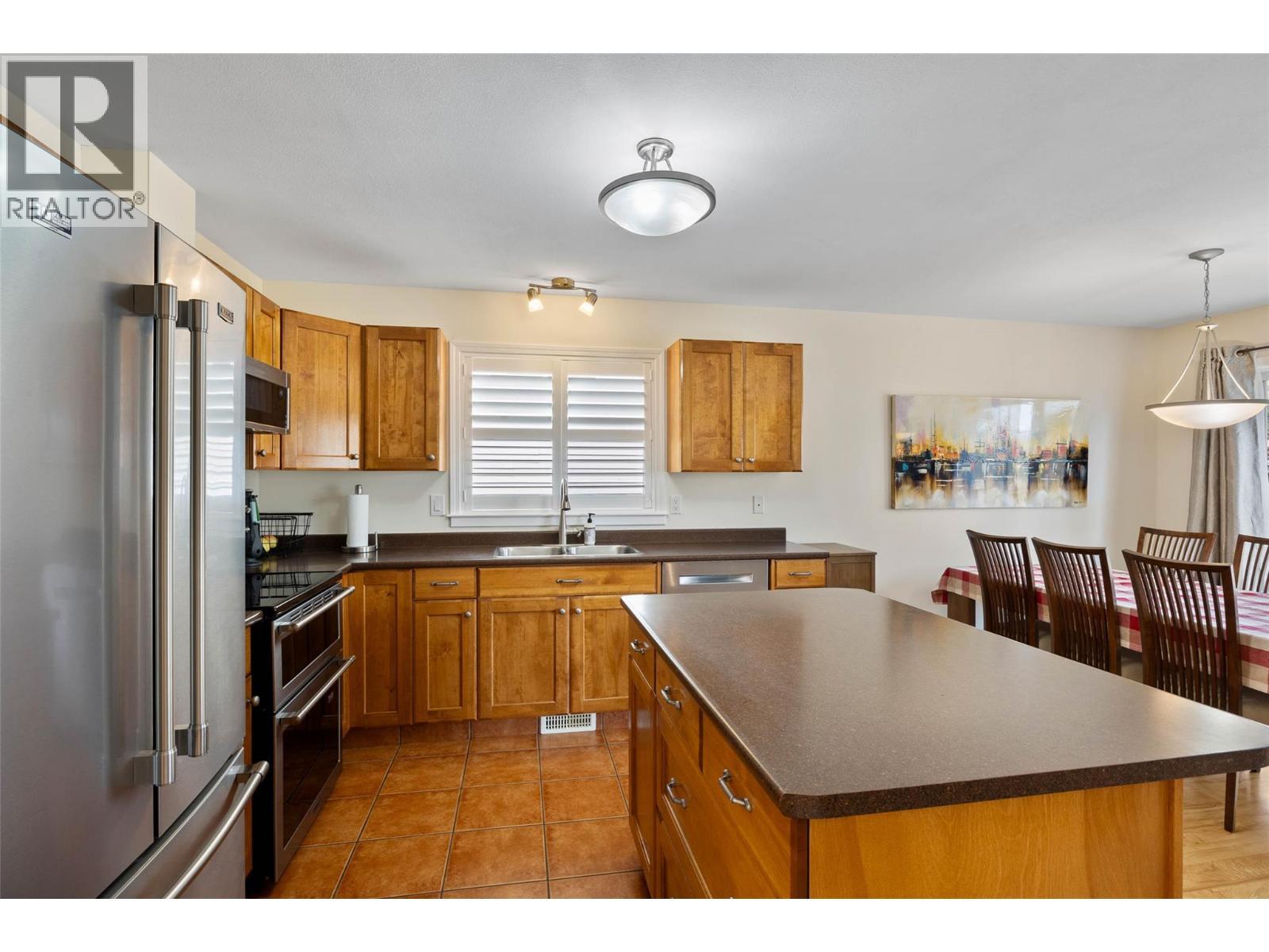 1940 Hillside Drive Unit# 23, Kamloops, BC - Indoor Photo Showing Kitchen With Double Sink